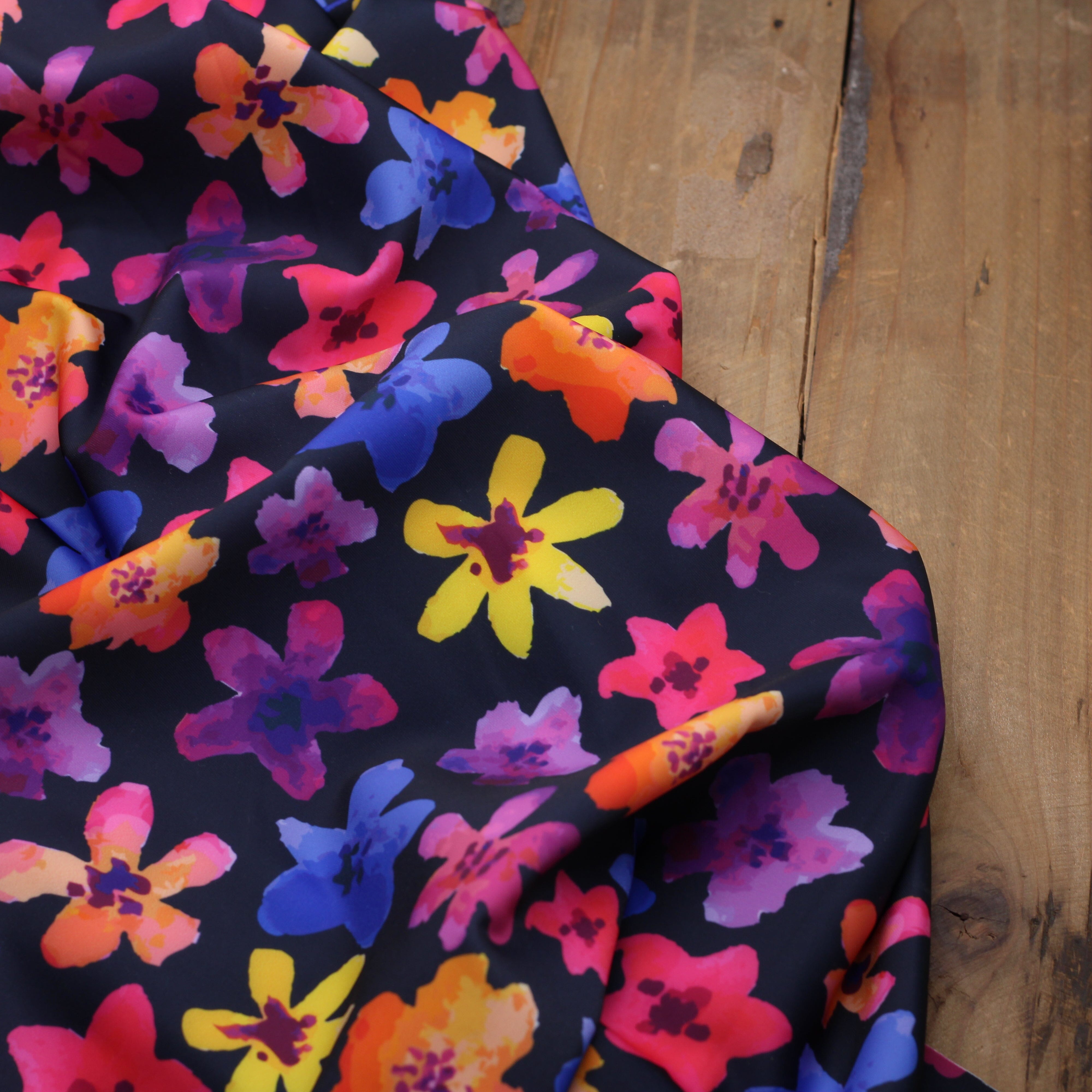 Tissu Lycra Maillot de Bain Imprimé - FLOWERS - Bleu marine (vendu x10cm) Tissus Sélection Gaspard & Léonie | Gaspard et Léonie Tissus en ligne et Mercerie à Toulouse