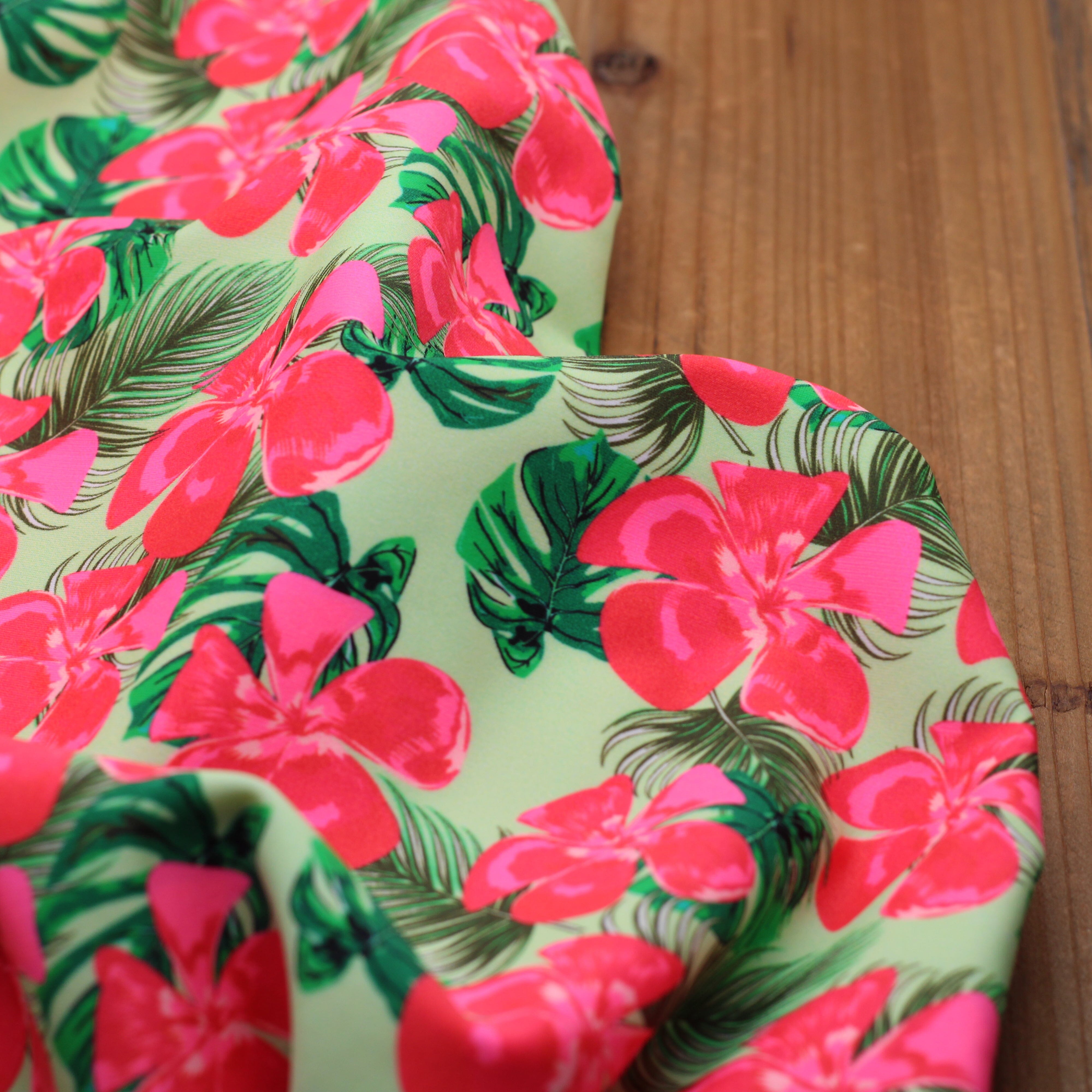 Tissu Lycra Maillot de Bain Imprimé - TROPICAL FLOWERS - Vert lime (vendu x10cm) Tissus Sélection Gaspard & Léonie | Gaspard et Léonie Tissus en ligne et Mercerie à Toulouse