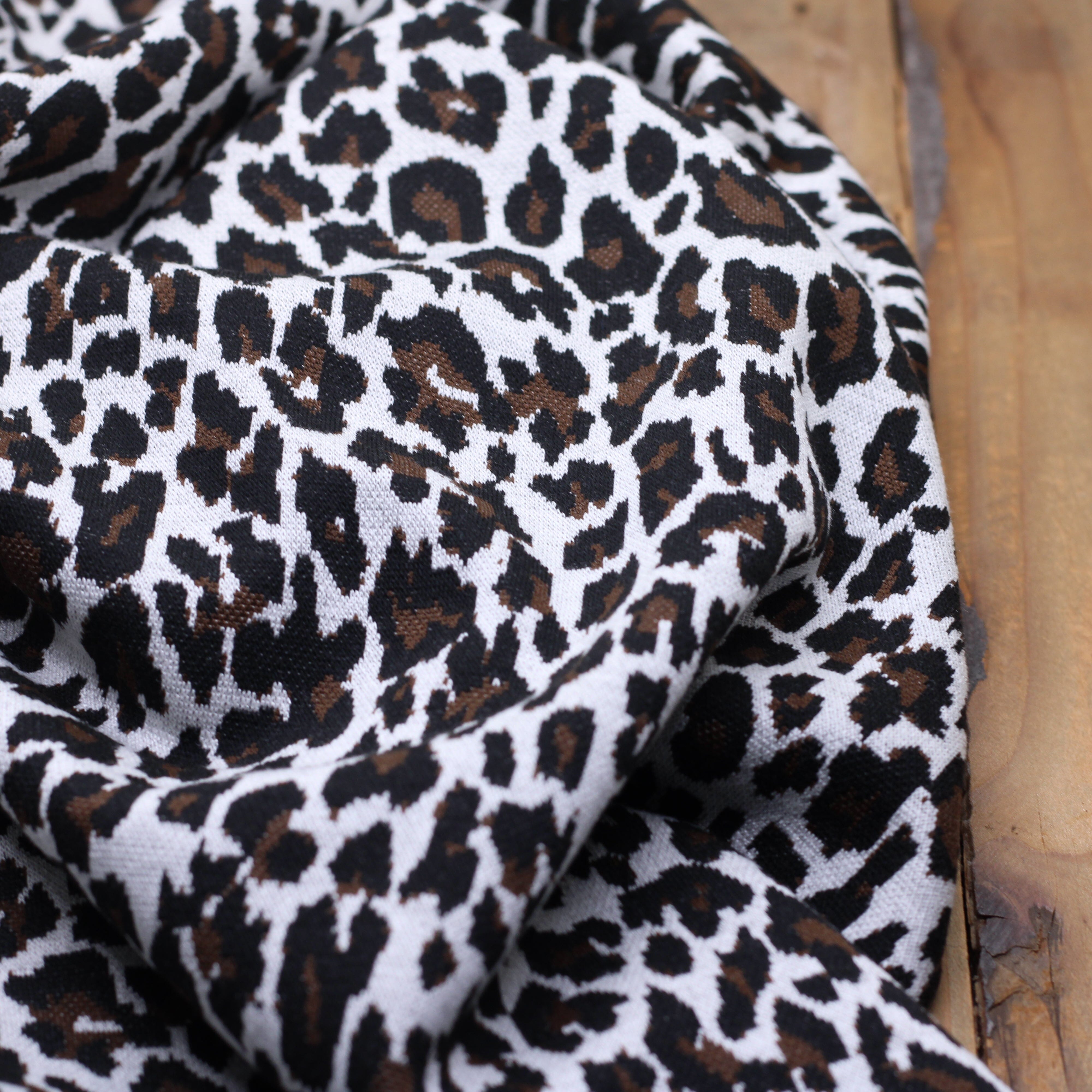 Tissu Maille Jacquard - LEOPARD - Ecru (Vendu x10cm) Tissus ALBSTOFFE | Gaspard et Léonie Tissus en ligne et Mercerie à Toulouse