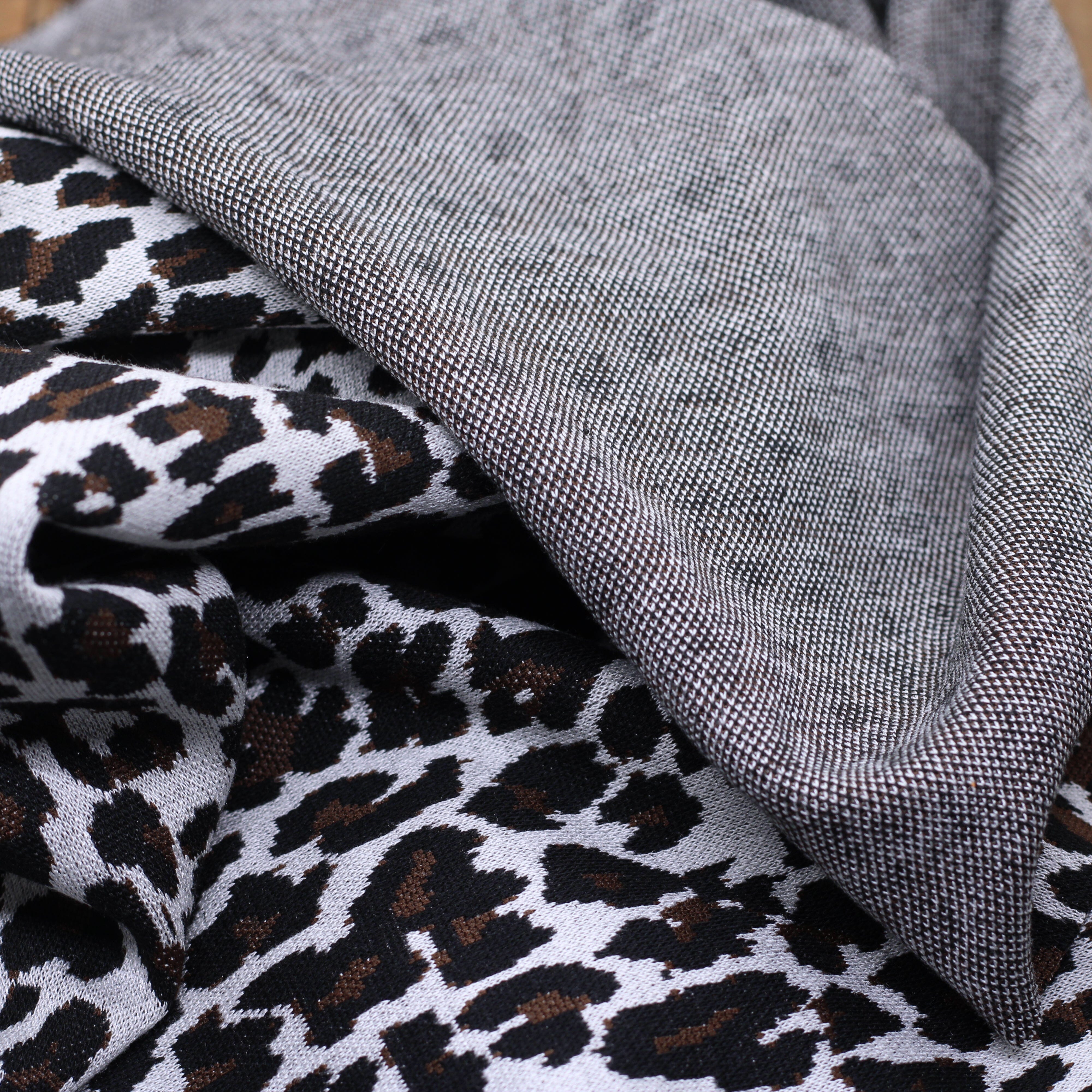 Tissu Maille Jacquard - LEOPARD - Ecru (Vendu x10cm) Tissus ALBSTOFFE | Gaspard et Léonie Tissus en ligne et Mercerie à Toulouse