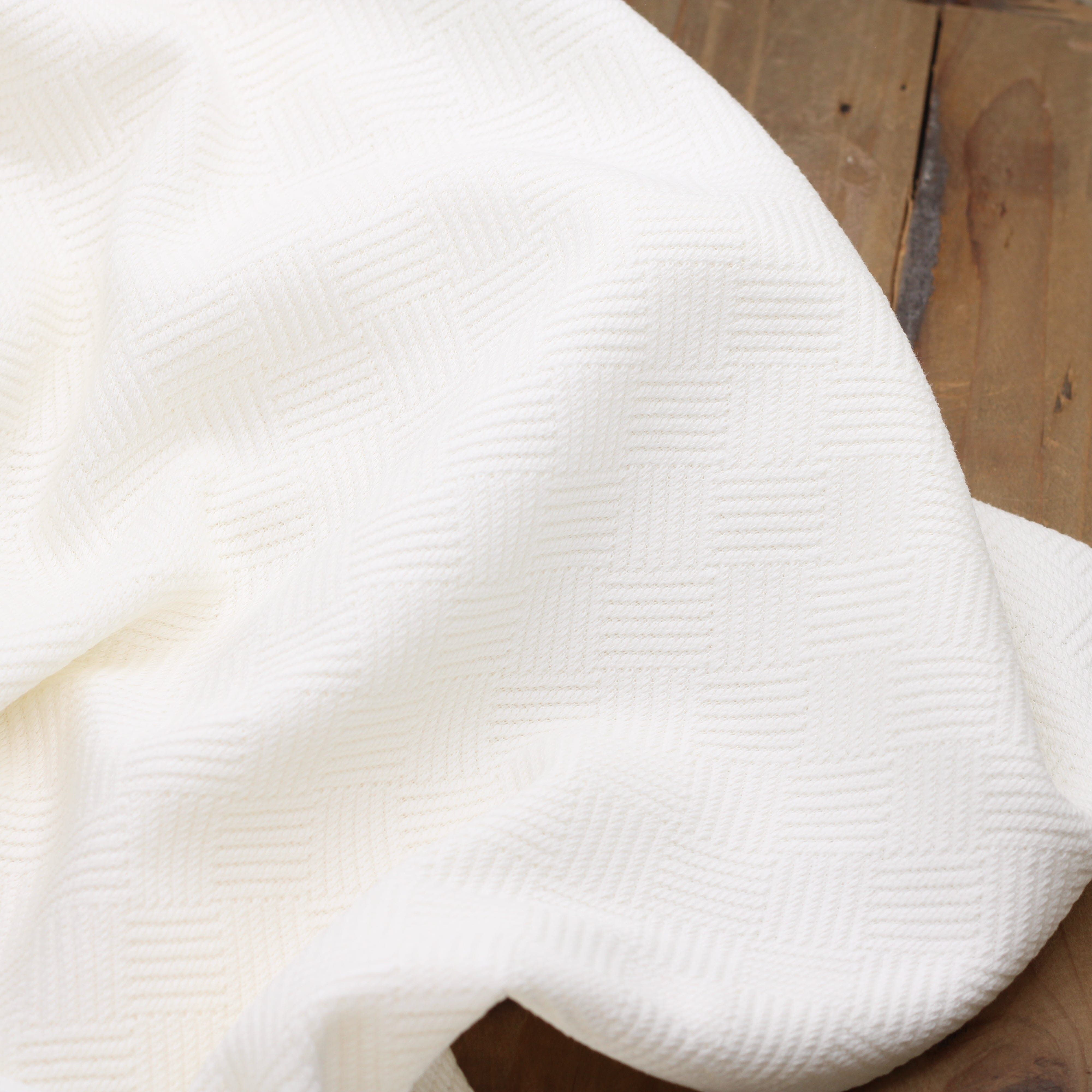 Tissu Maille tricot Jacquard - DAMIER - Ecru Clair (Vendu x10cm) Tissus Sélection Gaspard & Léonie | Gaspard et Léonie Tissus en ligne et Mercerie à Toulouse