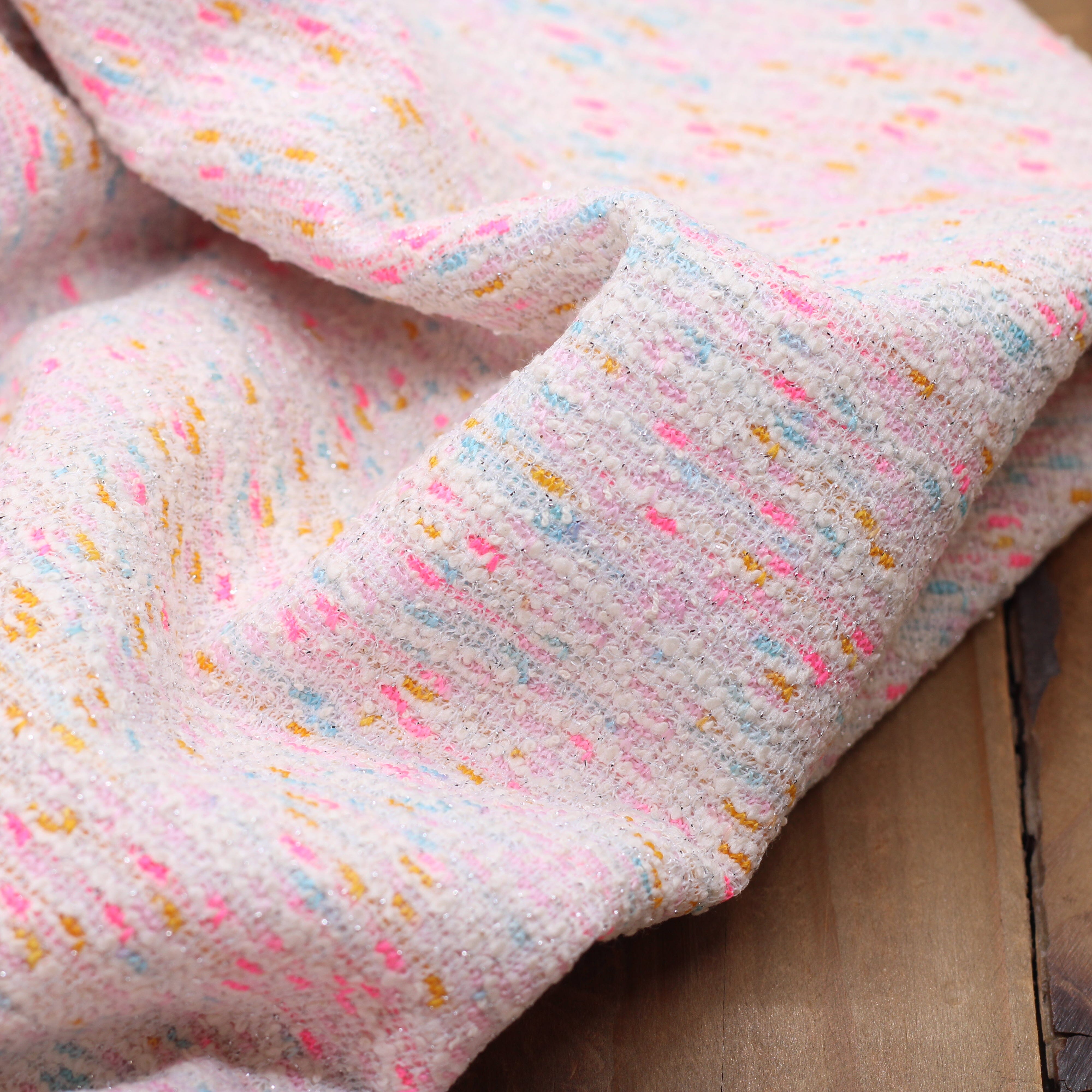 Tissu mailles plumetis rose fluo pailleté argent - Ecru Tissus Sélection Gaspard & Léonie | Gaspard et Léonie Tissus en ligne et Mercerie à Toulouse