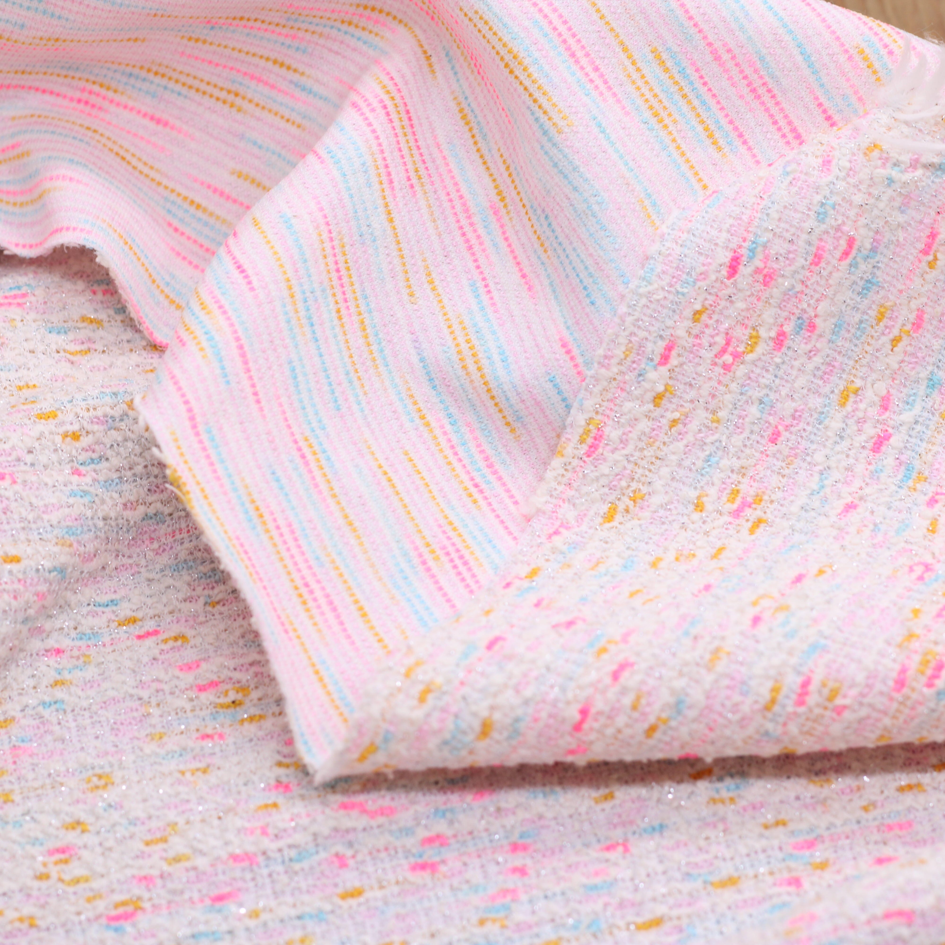 Tissu mailles plumetis rose fluo pailleté argent - Ecru Tissus Sélection Gaspard & Léonie | Gaspard et Léonie Tissus en ligne et Mercerie à Toulouse