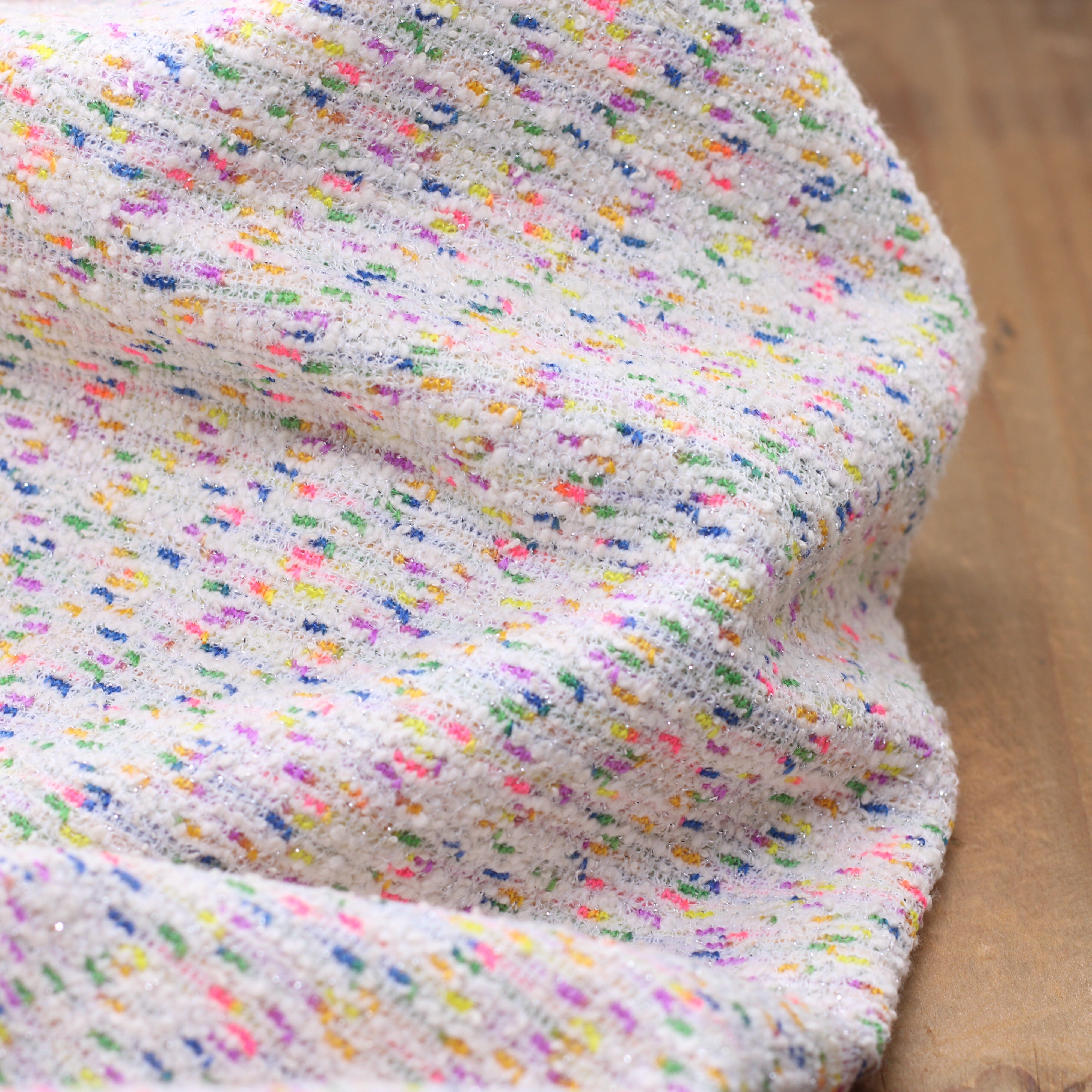 Tissu mailles plumetis violet fluo pailleté argent - Ecru Tissus Sélection Gaspard & Léonie | Gaspard et Léonie Tissus en ligne et Mercerie à Toulouse