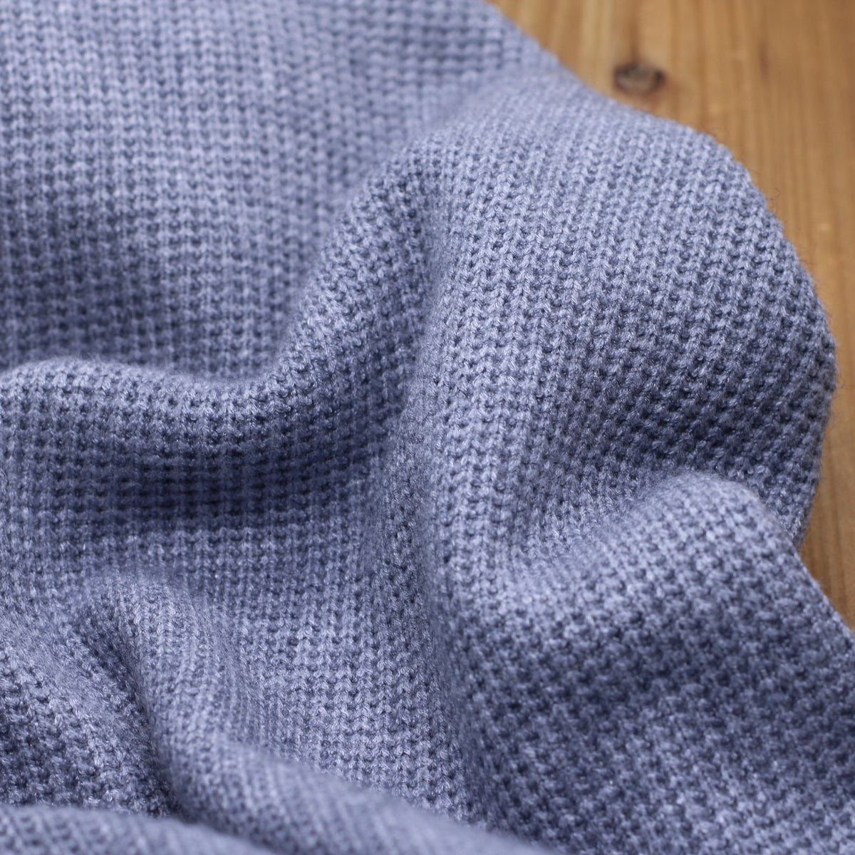 Tissu mailles Viscose Tricot NORVY - Bleu (Vendu x10cm) Tissus Sélection Gaspard & Léonie | Gaspard et Léonie Tissus en ligne et Mercerie à Toulouse
