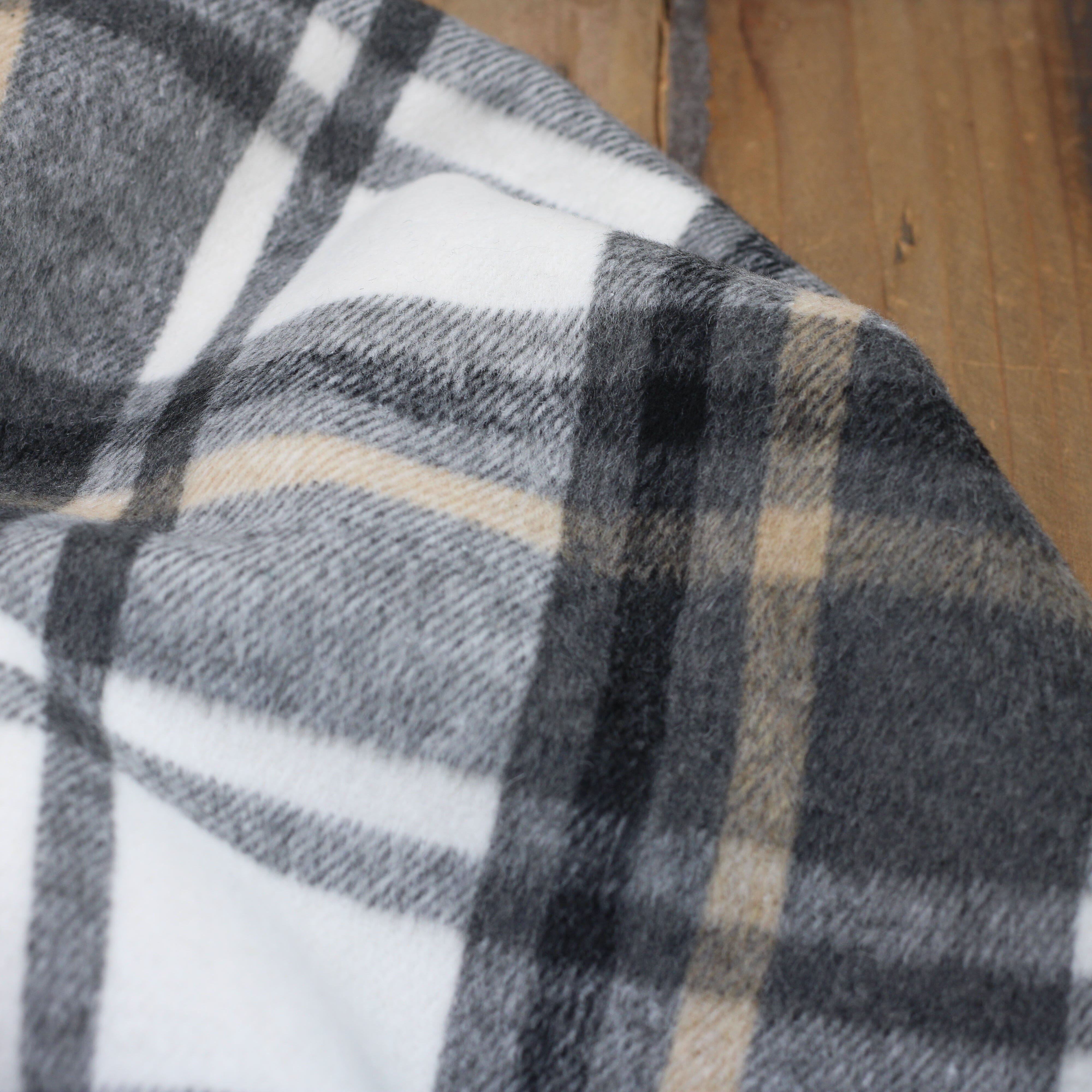 Tissu Manteaux - Tartan -Blanc/Gris (Vendu x10cm) Tissus Sélection Gaspard & Léonie | Gaspard et Léonie Tissus en ligne et Mercerie à Toulouse