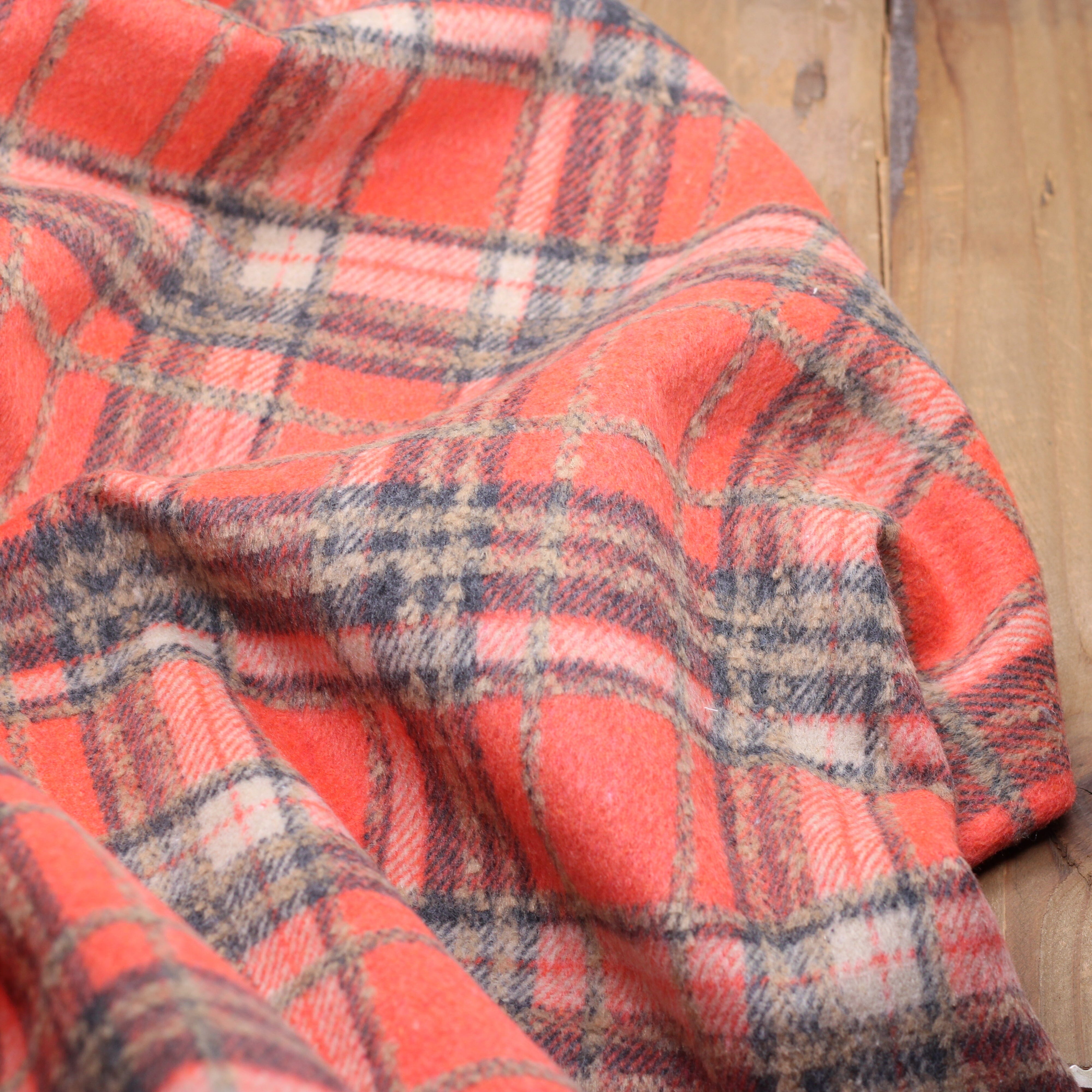 Tissu Manteaux - Tartan - Corail/Gris (Vendu x10cm) Tissus Sélection Gaspard & Léonie | Gaspard et Léonie Tissus en ligne et Mercerie à Toulouse