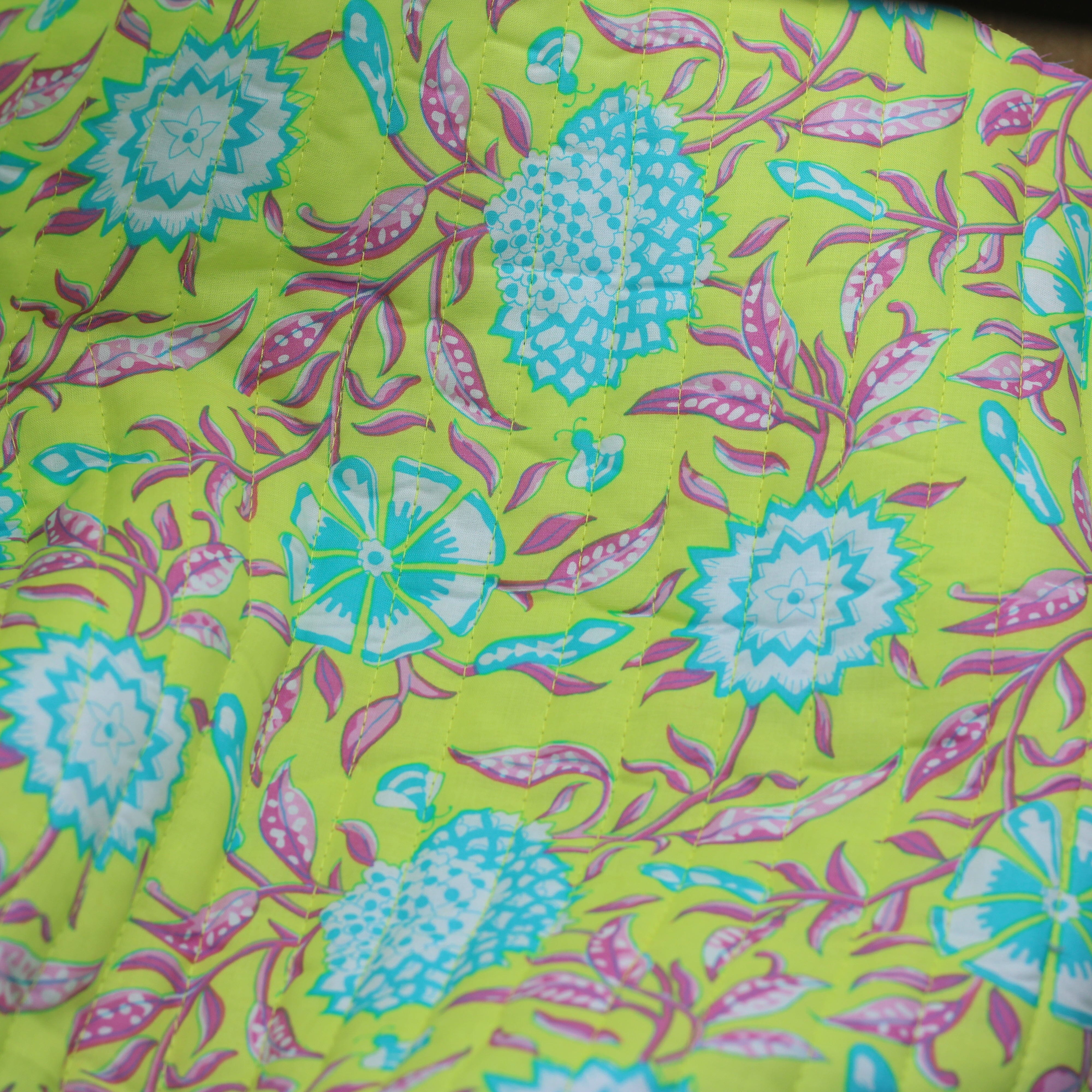 Tissu matelassé coton fleuri réversible - YELLOW FLOWER - Jaune/vert (Vendu x10cm) Tissus Sélection Gaspard & Léonie | Gaspard et Léonie Tissus en ligne et Mercerie à Toulouse