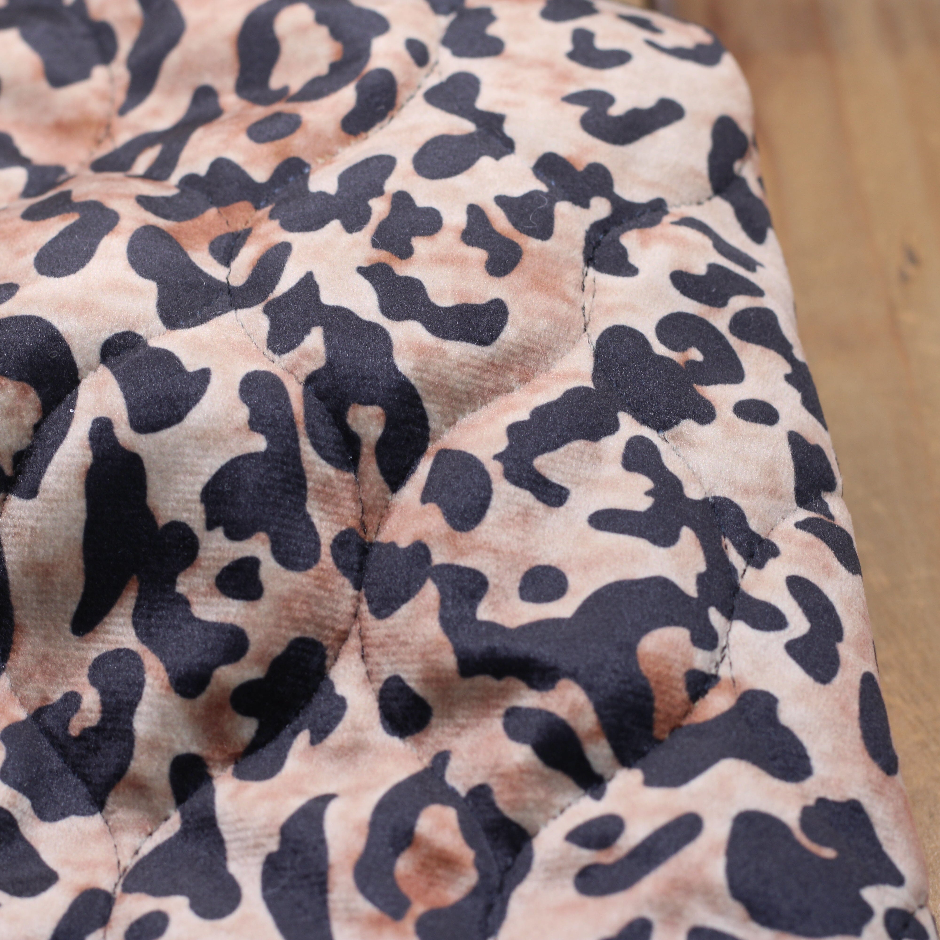 Tissu Molletonné Matelassé - LEOPARD - Noir (Vendu x10cm) Tissus Sélection Gaspard & Léonie | Gaspard et Léonie Tissus en ligne et Mercerie à Toulouse