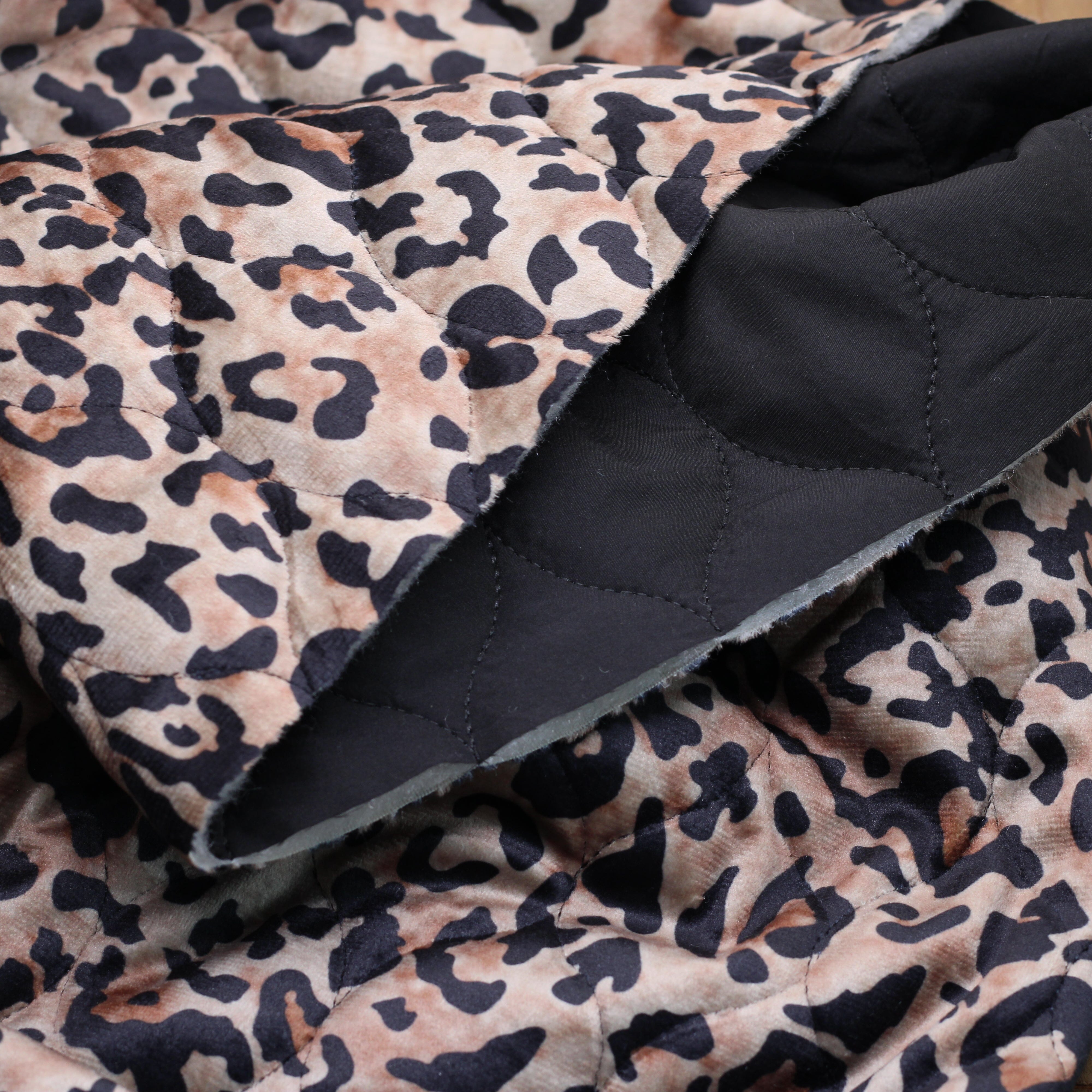 Tissu Molletonné Matelassé - LEOPARD - Noir (Vendu x10cm) Tissus Sélection Gaspard & Léonie | Gaspard et Léonie Tissus en ligne et Mercerie à Toulouse