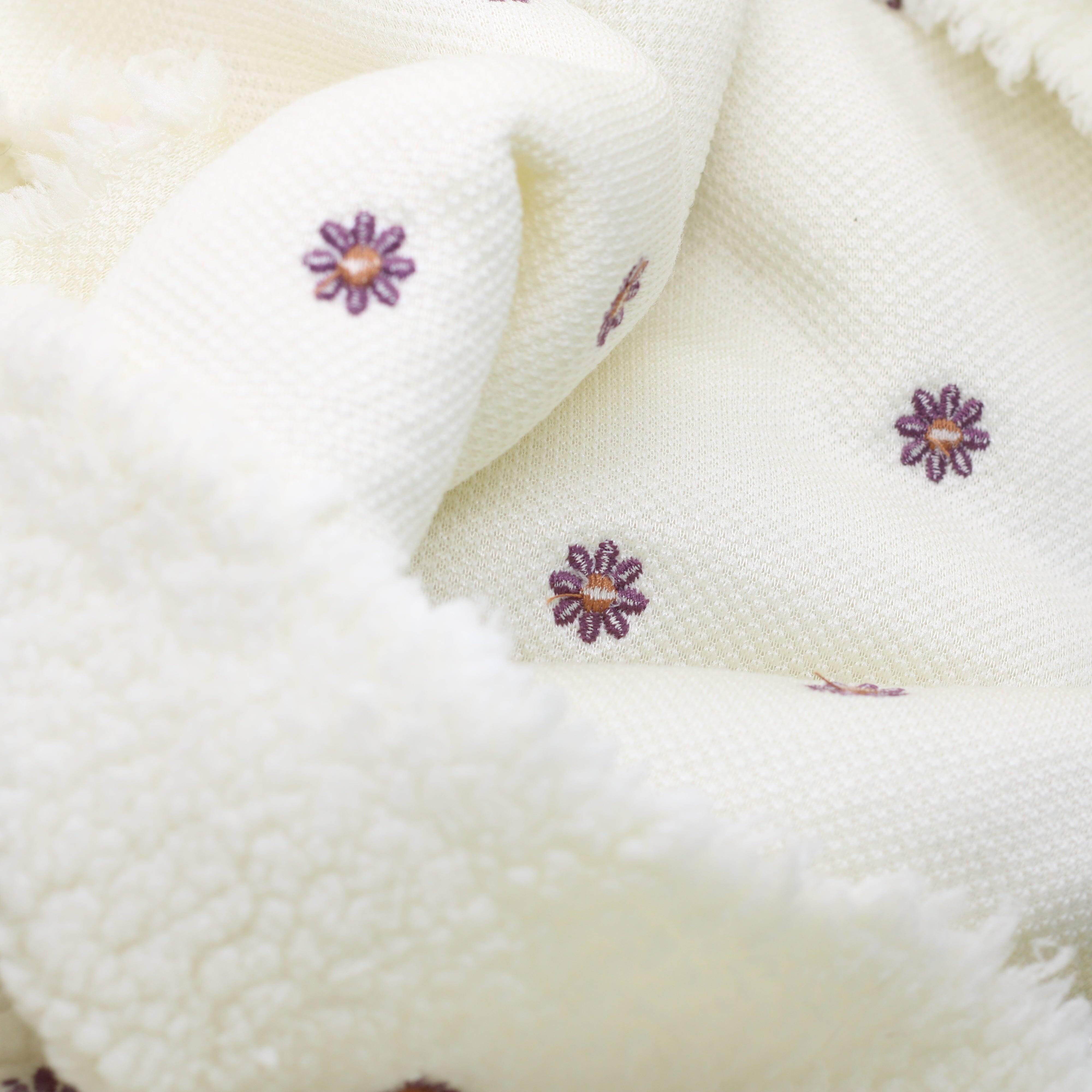 Tissu Polaire bouclette Brodée - Pâquerettes - Ecru (Vendu x10cm) Tissus Sélection Gaspard & Léonie | Gaspard et Léonie Tissus en ligne et Mercerie à Toulouse