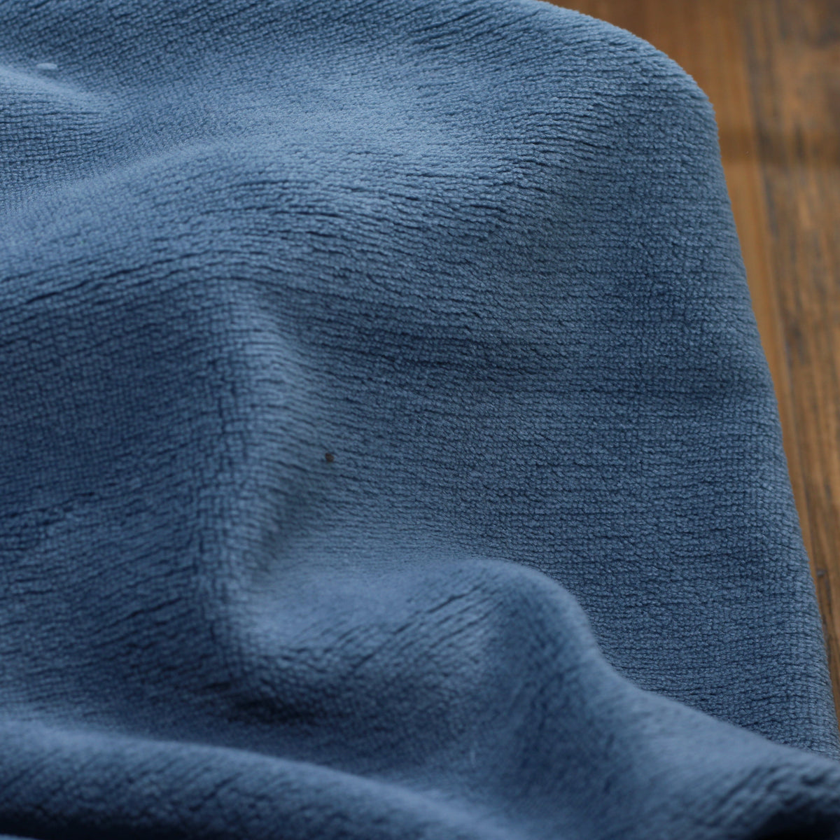 Tissu Polaire - TEDDY - Bleu denim (Vendu x10cm) Tissus Sélection Gaspard & Léonie | Gaspard et Léonie Tissus en ligne et Mercerie à Toulouse
