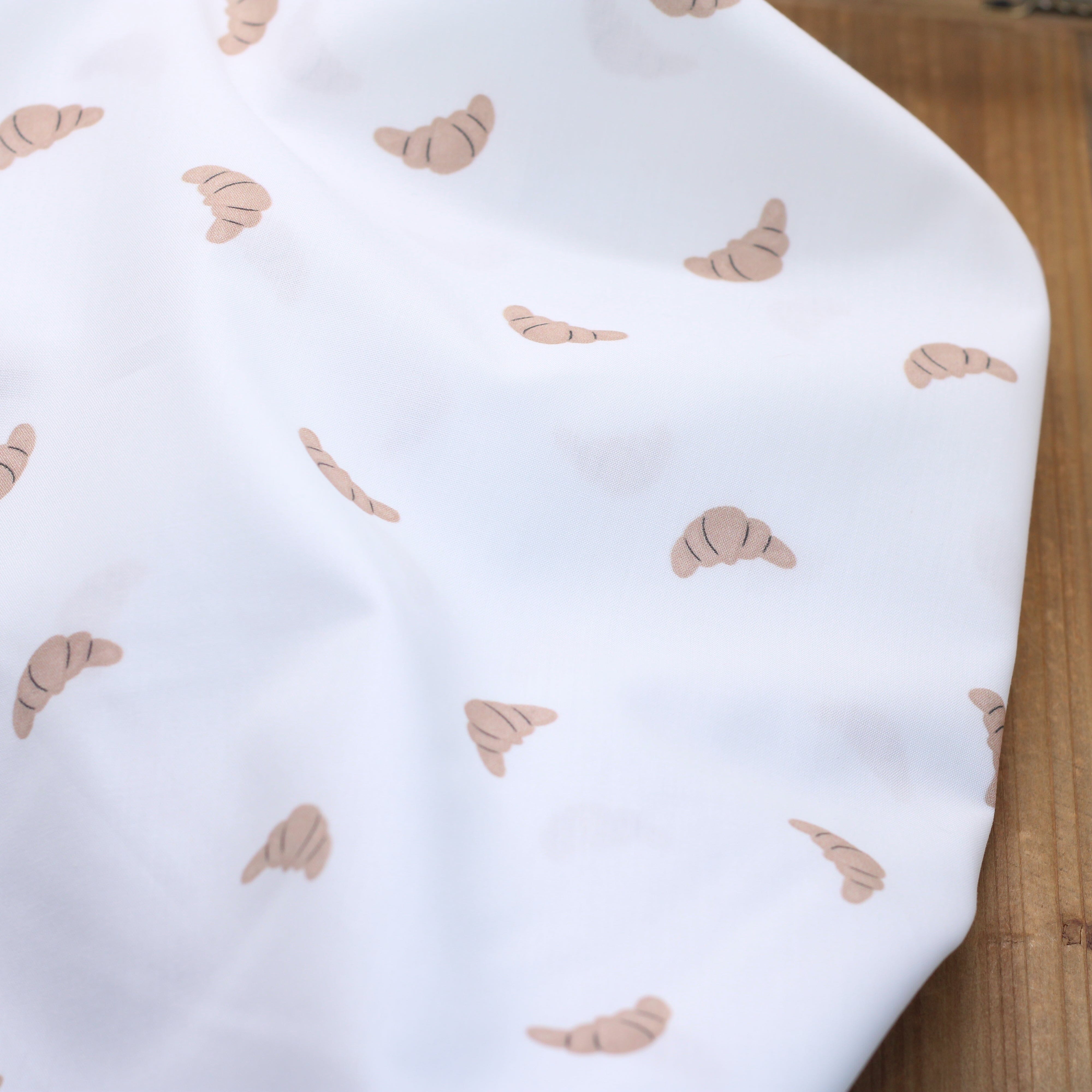 Tissu Popeline de coton - CATS CROISSANTS VIVE LA FRANCE - Blanc (Vendu x10cm) Tissus POPPY Design For You | Gaspard et Léonie Tissus en ligne et Mercerie à Toulouse