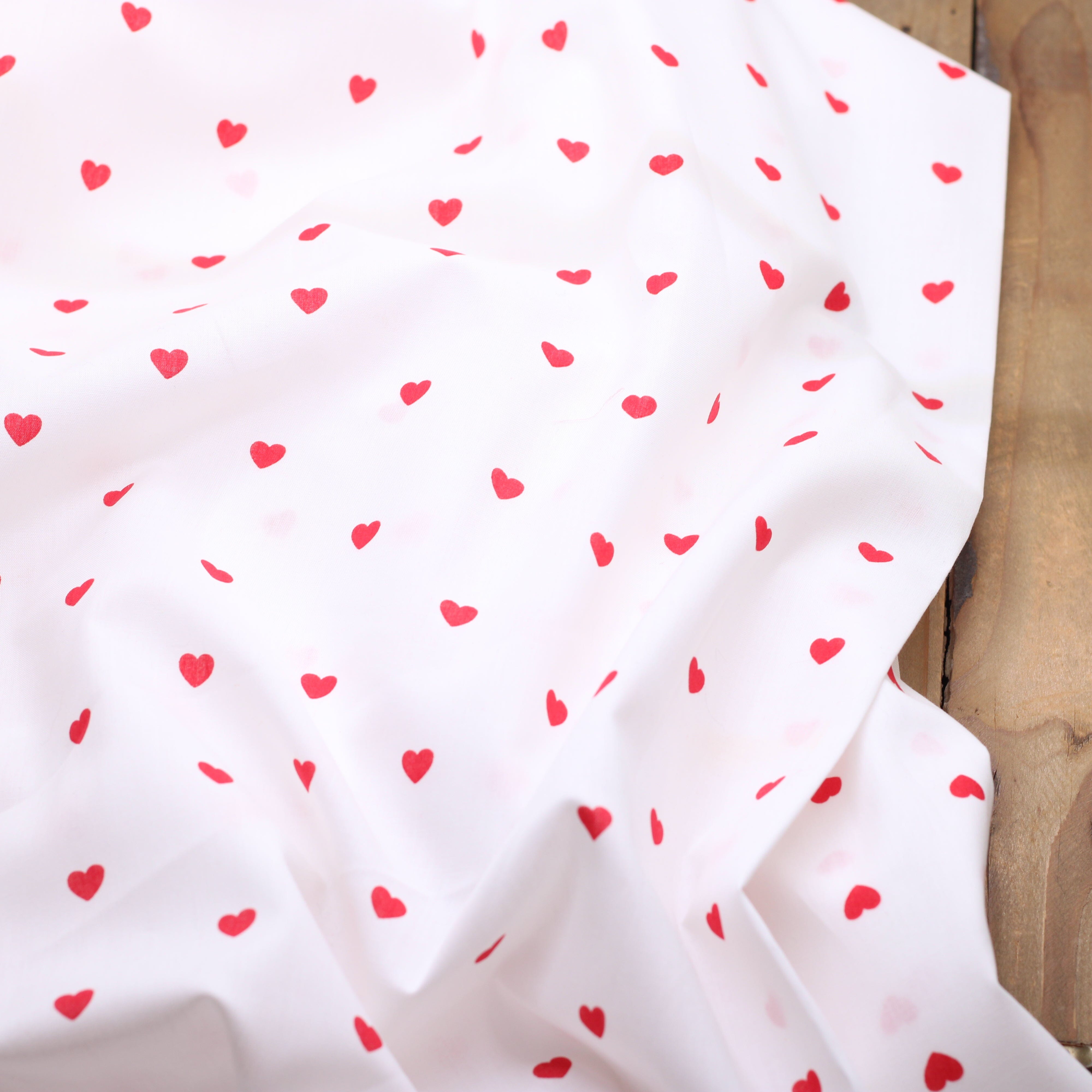 Tissu Popeline de coton - Coeurs - Blanc/Rouge (Vendu x10cm) Tissus POPPY Design For You | Gaspard et Léonie Tissus en ligne et Mercerie à Toulouse