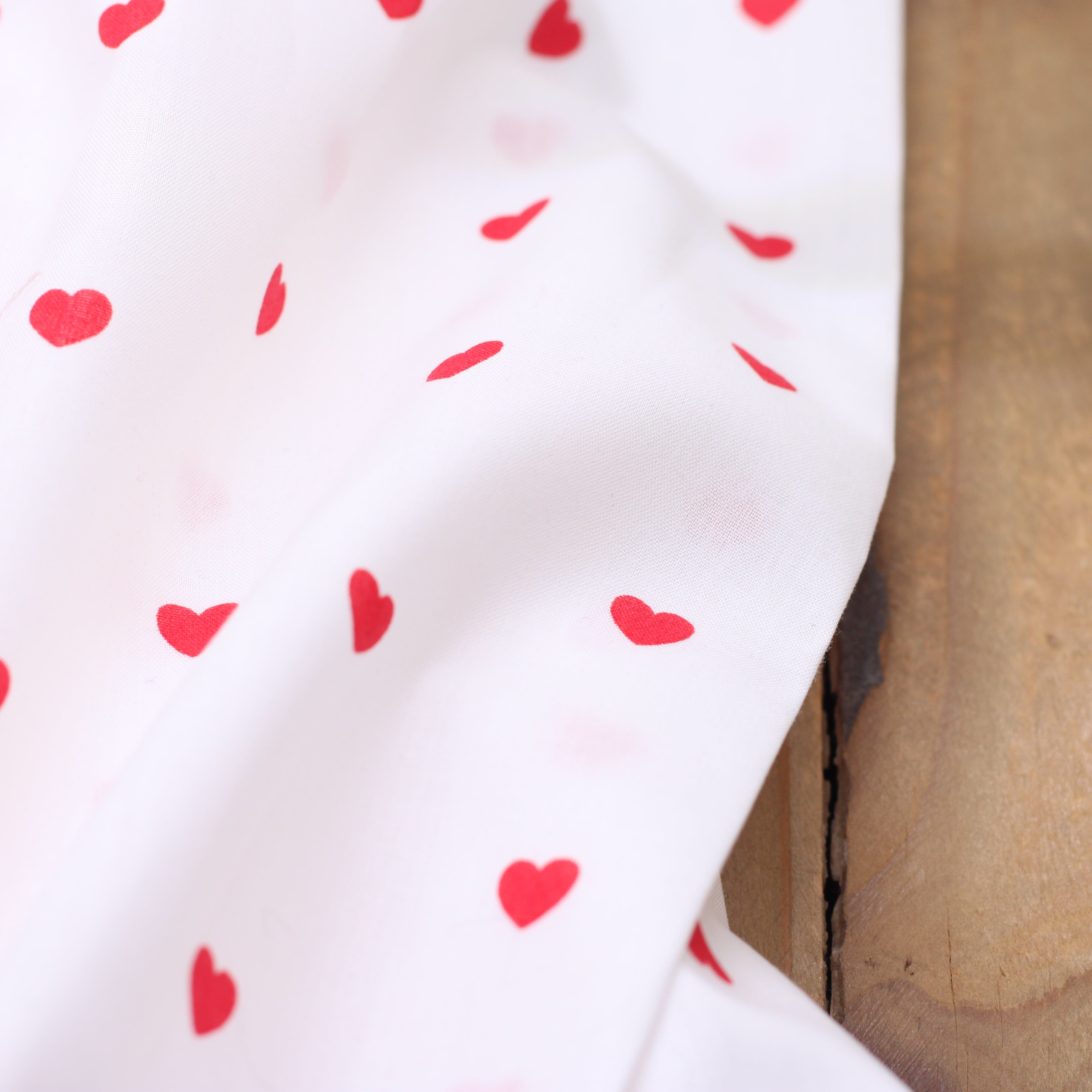 Tissu Popeline de coton - Coeurs - Blanc/Rouge (Vendu x10cm) Tissus POPPY Design For You | Gaspard et Léonie Tissus en ligne et Mercerie à Toulouse