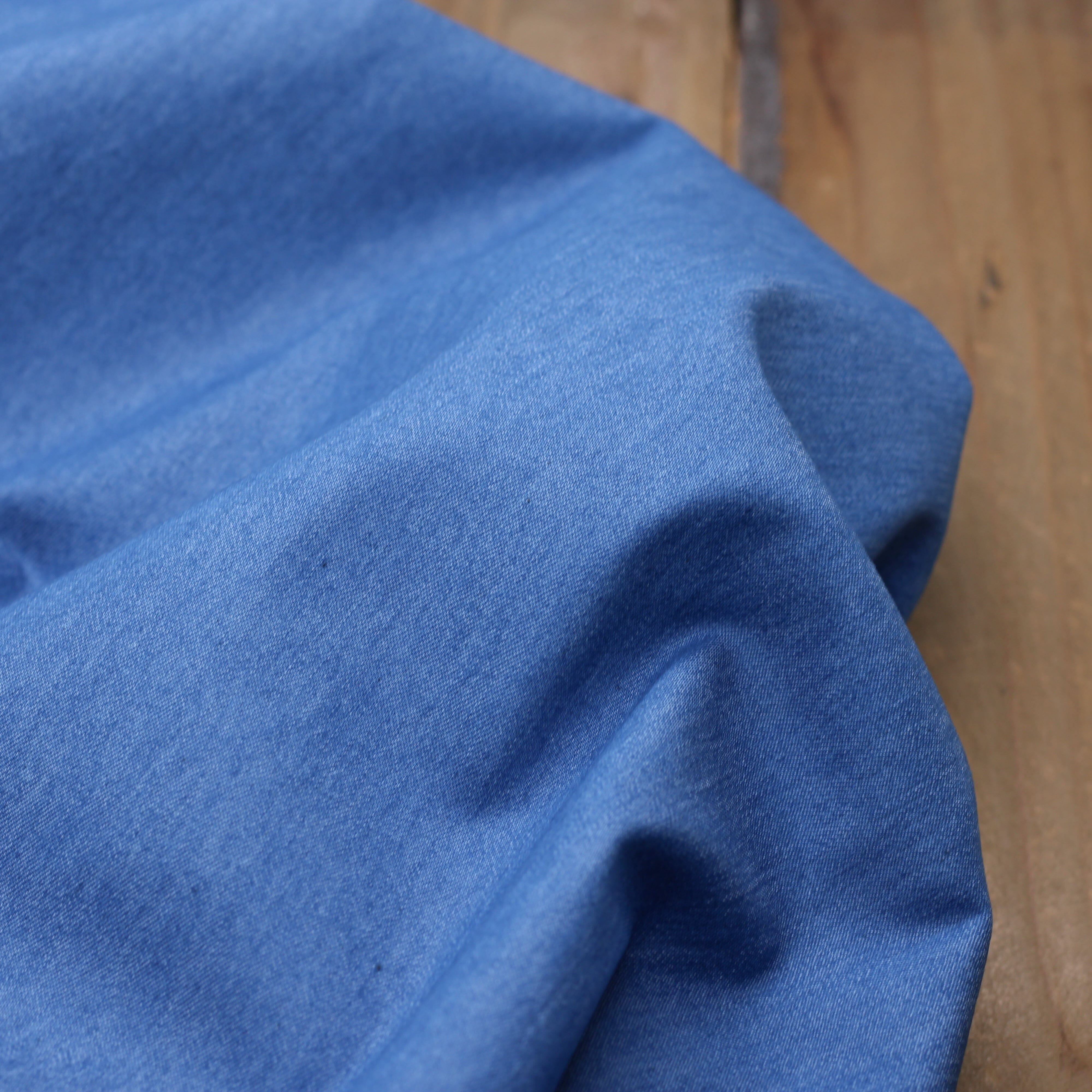 Tissu popeline de Coton Denim léger - Bleu (Vendu x10cm) Tissus Sélection Gaspard & Léonie | Gaspard et Léonie Tissus en ligne et Mercerie à Toulouse