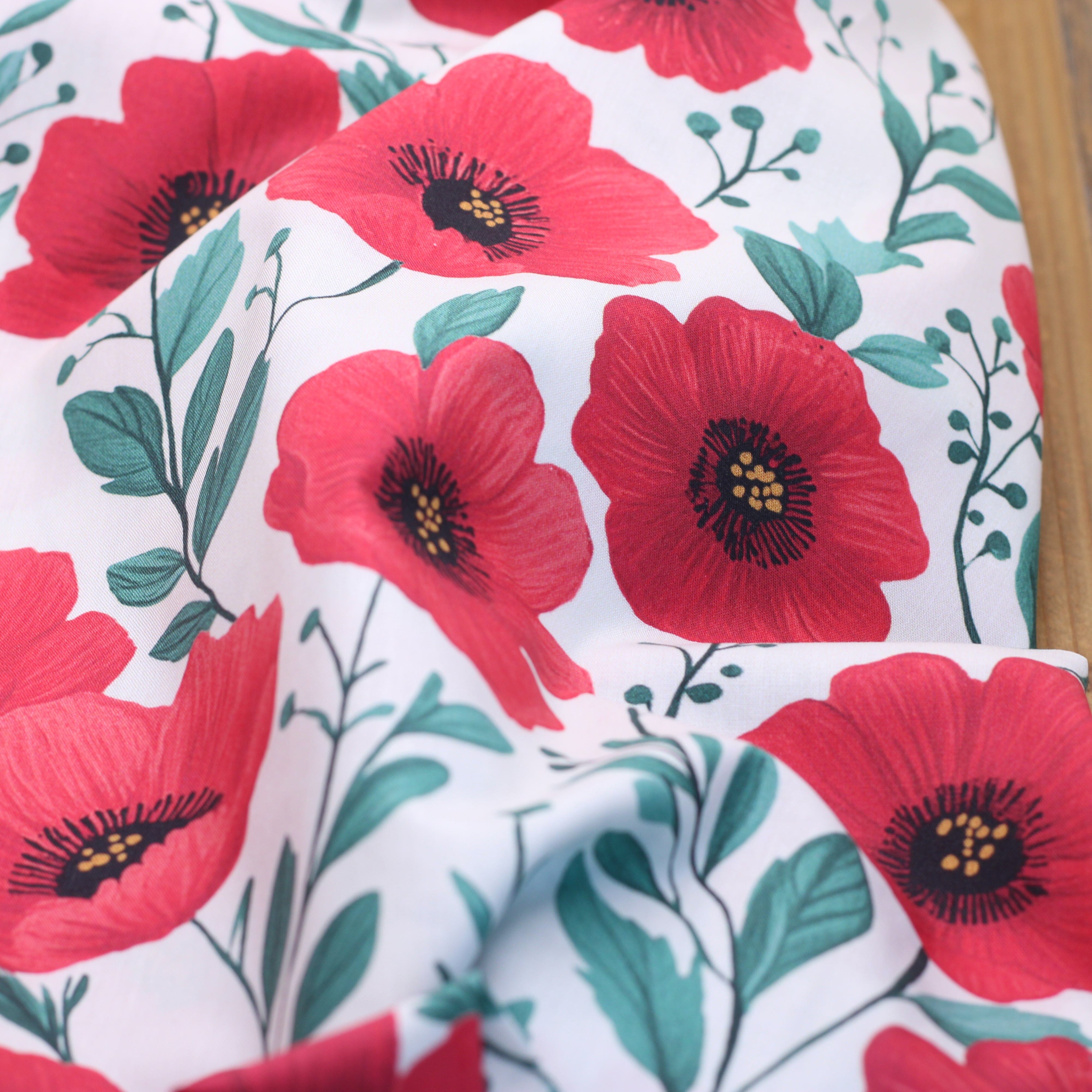 Tissu popeline de coton fleuri - COQUELICOTS- Blanc cassé /Rouge (Vendu x10cm) Tissus Sélection Gaspard & Léonie | Gaspard et Léonie Tissus en ligne et Mercerie à Toulouse