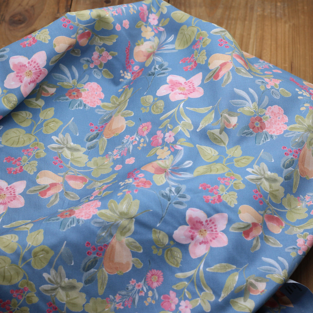 Tissu popeline de coton fleuri - FLOWER BUNCH - Bleu (Vendu x10cm) Tissus POPPY Designed For You | Gaspard et Léonie Tissus en ligne et Mercerie à Toulouse