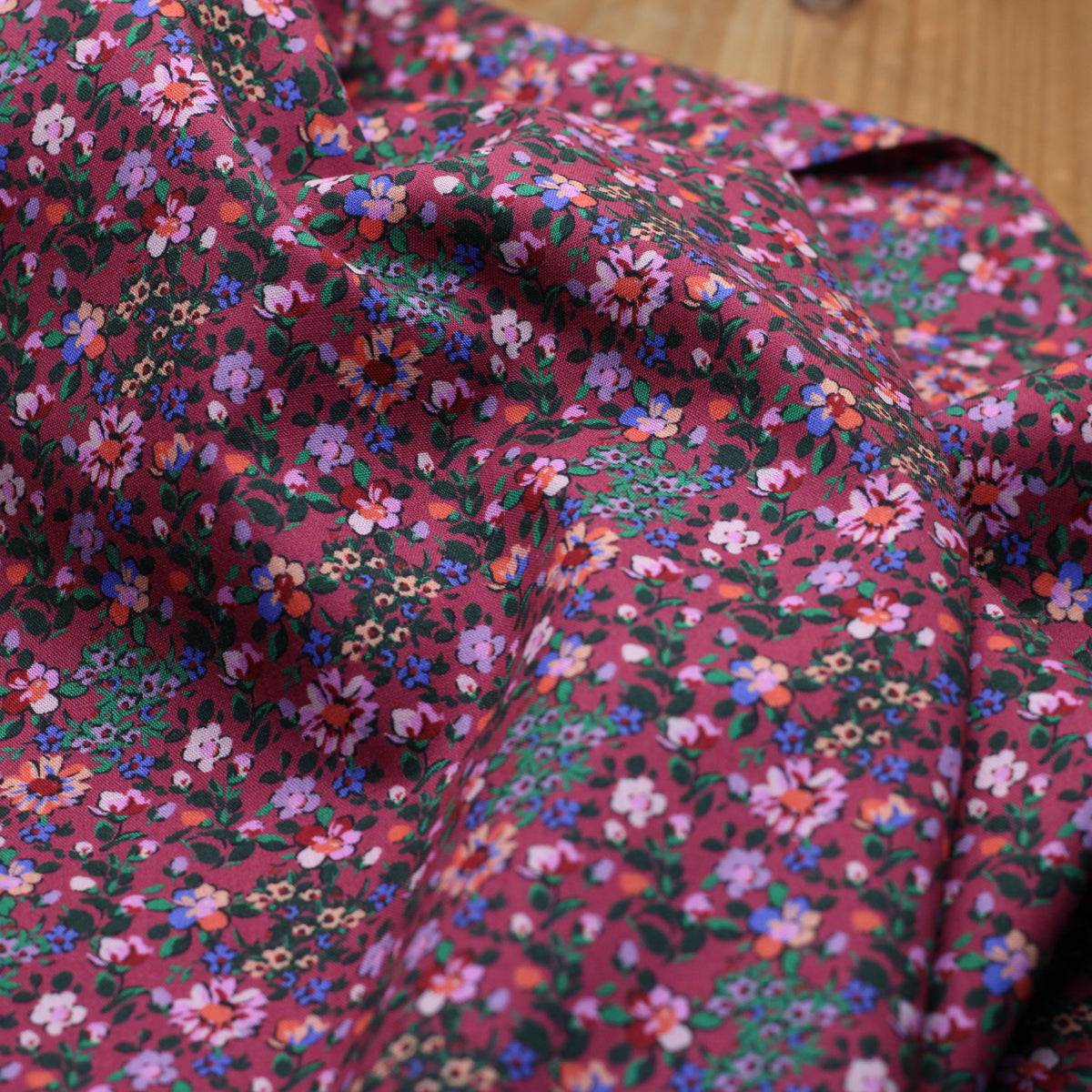 Tissu popeline de coton fleuri - FLOWER MINI - Rouge Bordeaux (Vendu x10cm) Tissus Sélection Gaspard & Léonie | Gaspard et Léonie Tissus en ligne et Mercerie à Toulouse