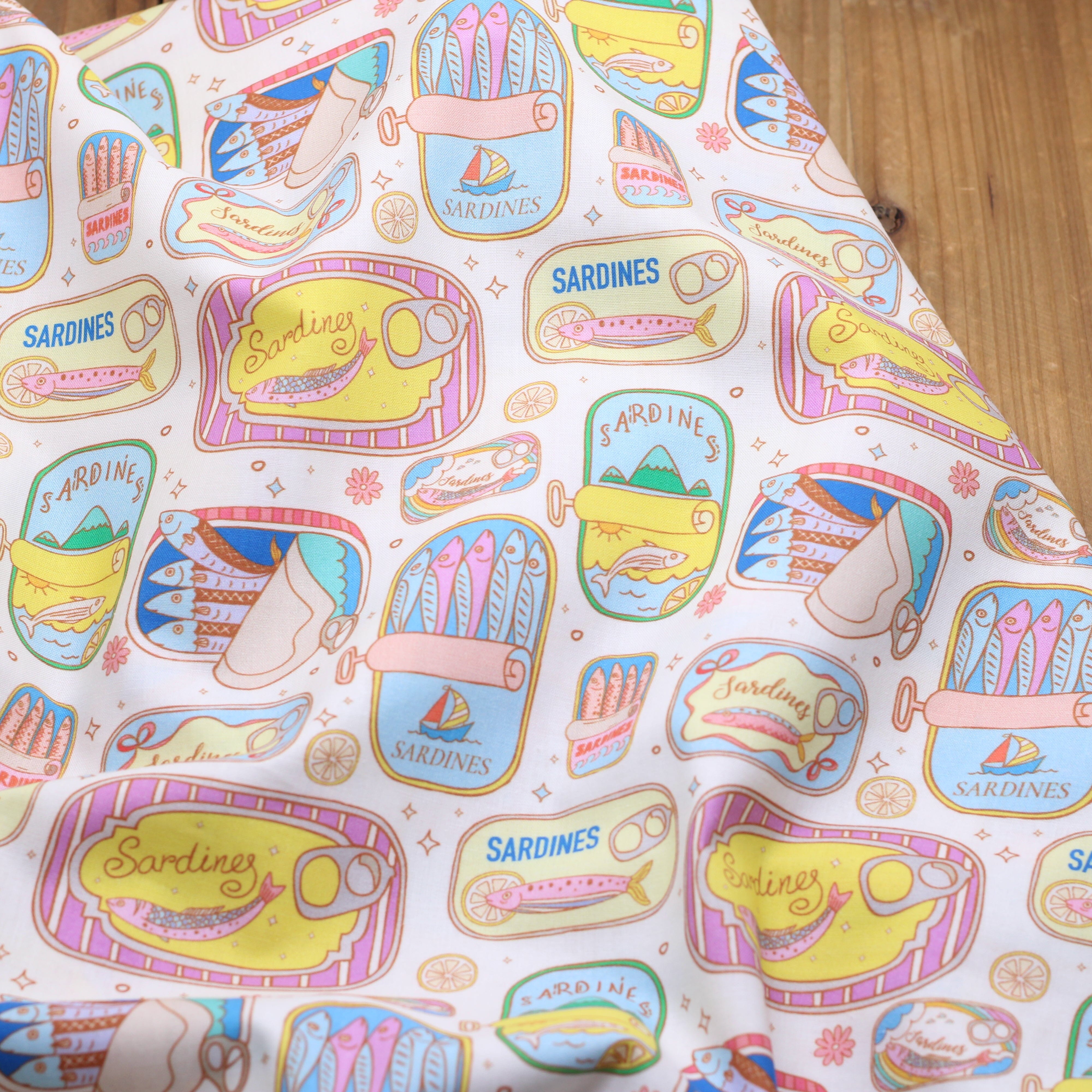 Tissu popeline de coton - SARDINES - Ecru (vendu x10cm) Tissus Sélection Gaspard & Léonie | Gaspard et Léonie Tissus en ligne et Mercerie à Toulouse