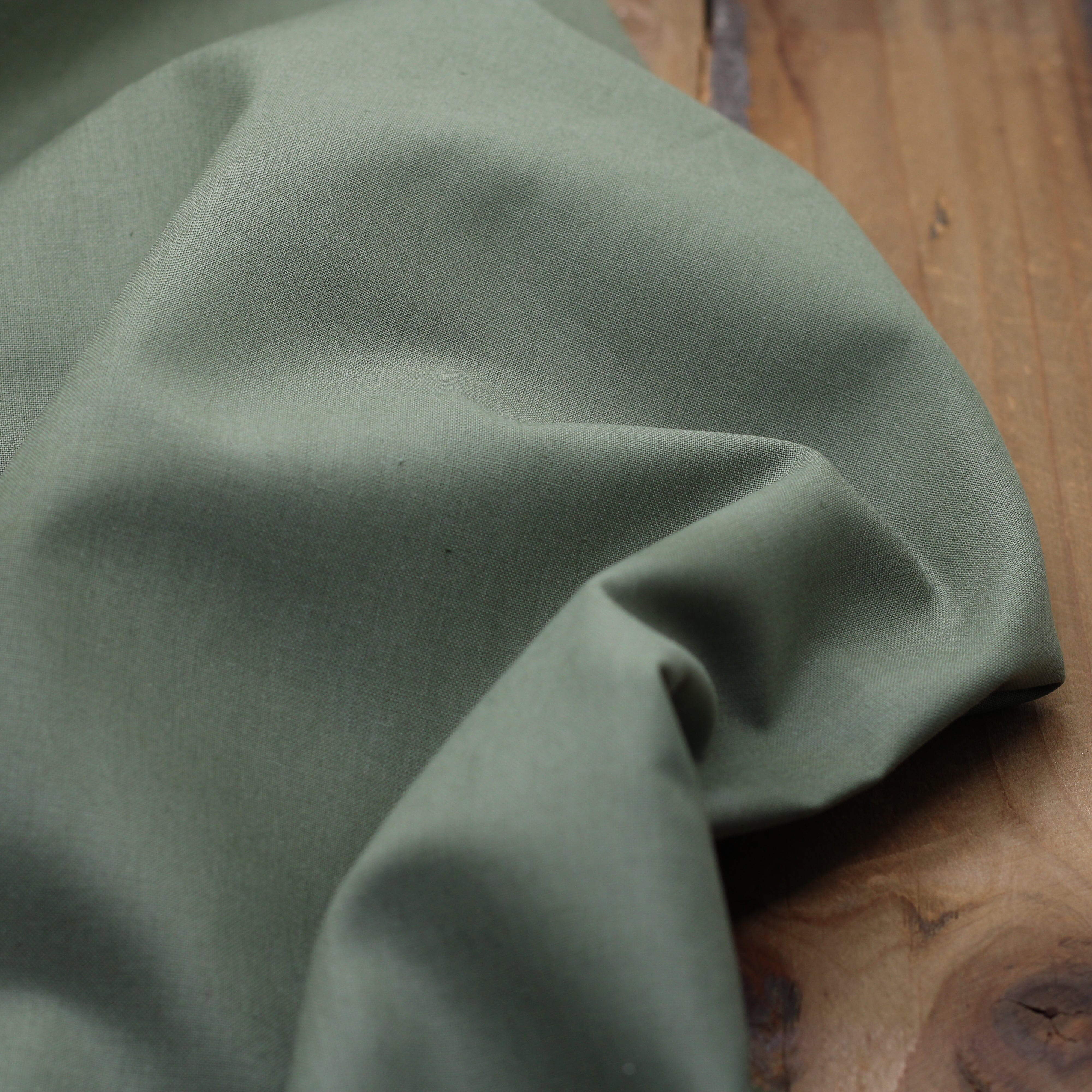 Tissu popeline de coton uni Kaki (Vendu x10cm) Tissus Sélection Gaspard & Léonie | Gaspard et Léonie Tissus en ligne et Mercerie à Toulouse