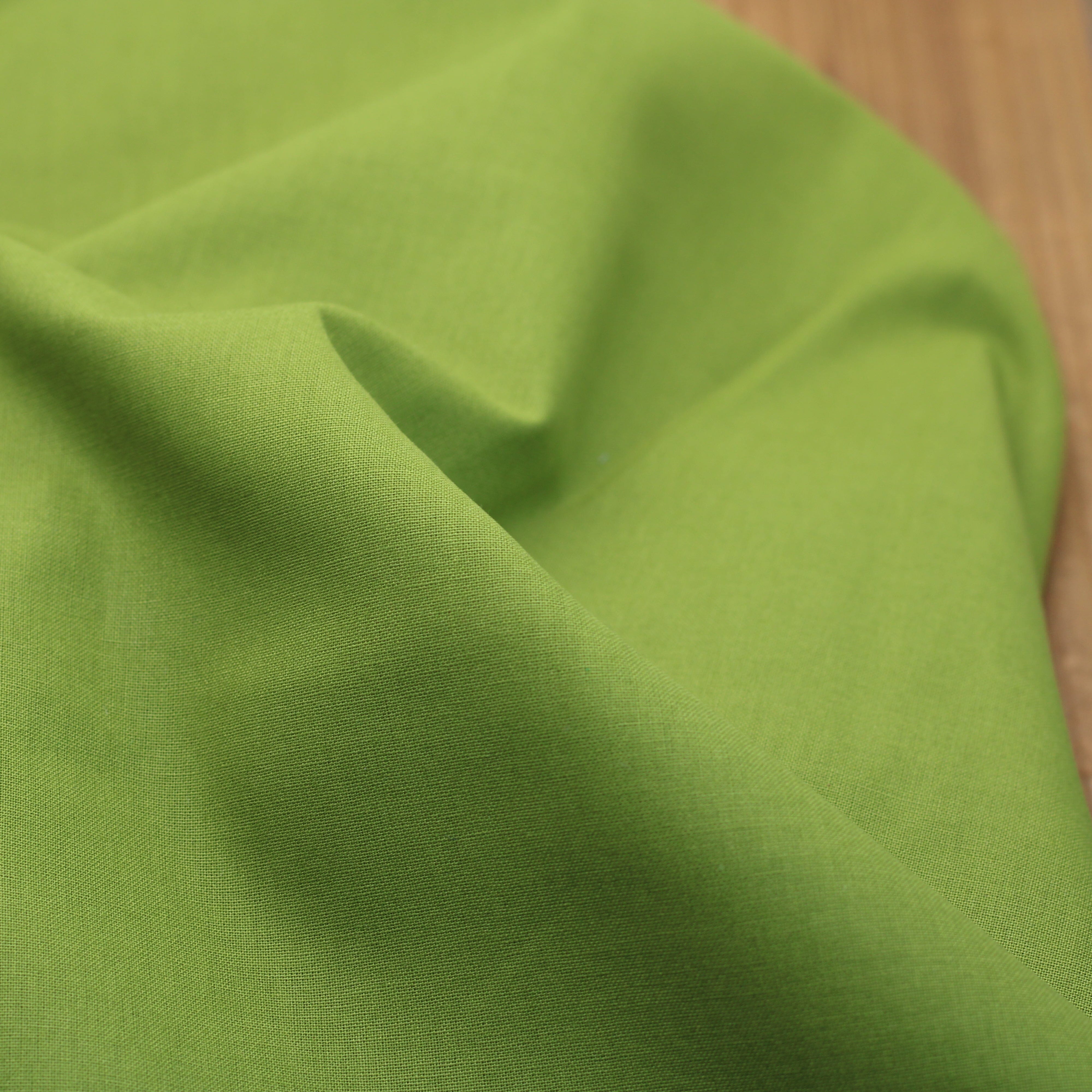 Tissu popeline de coton uni Vert Mousse (Vendu x10cm) Tissus Sélection Gaspard & Léonie | Gaspard et Léonie Tissus en ligne et Mercerie à Toulouse