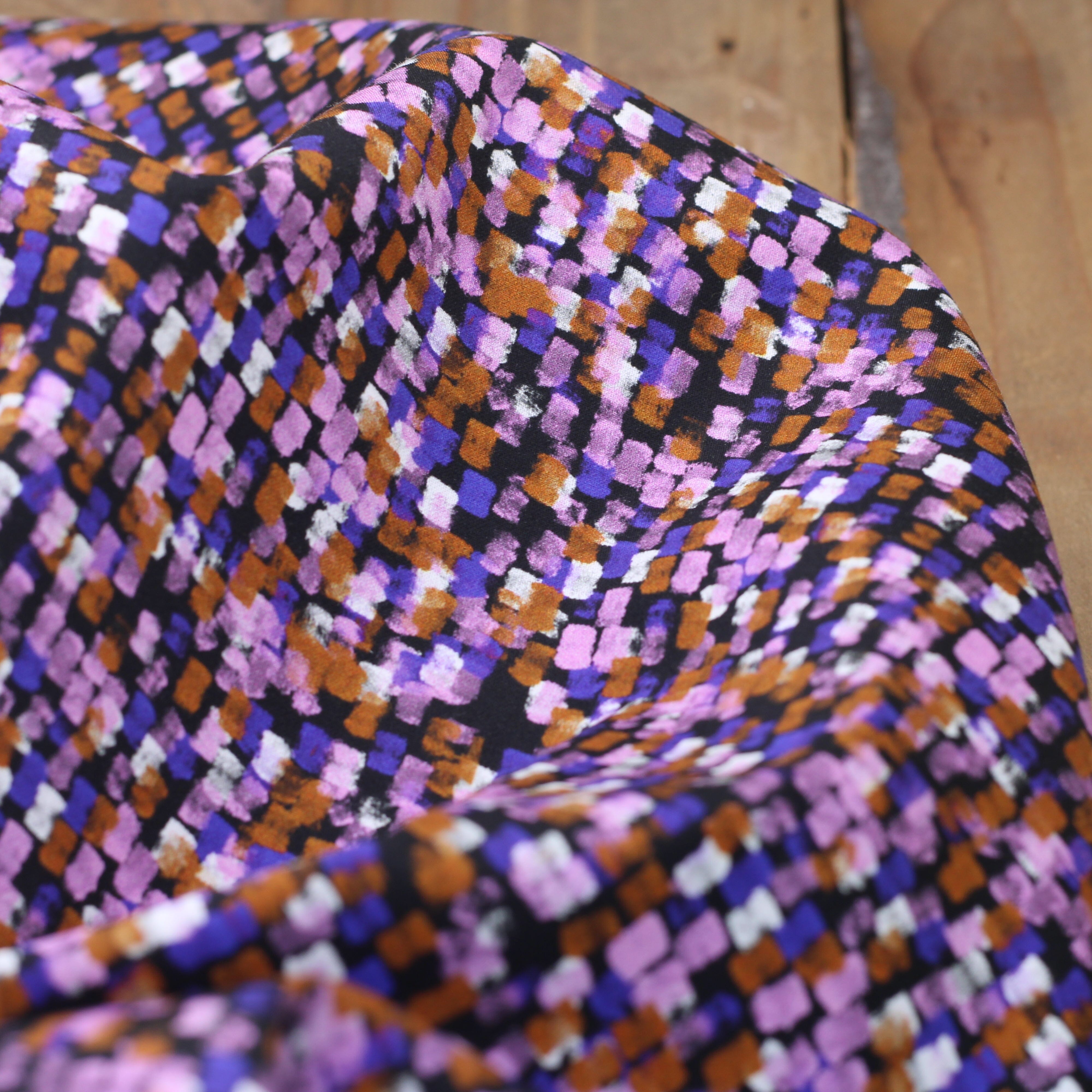 Tissu Satin de coton - CONFETTIS - Violet/Noir (Vendu x10cm) Tissus Sélection Gaspard & Léonie | Gaspard et Léonie Tissus en ligne et Mercerie à Toulouse