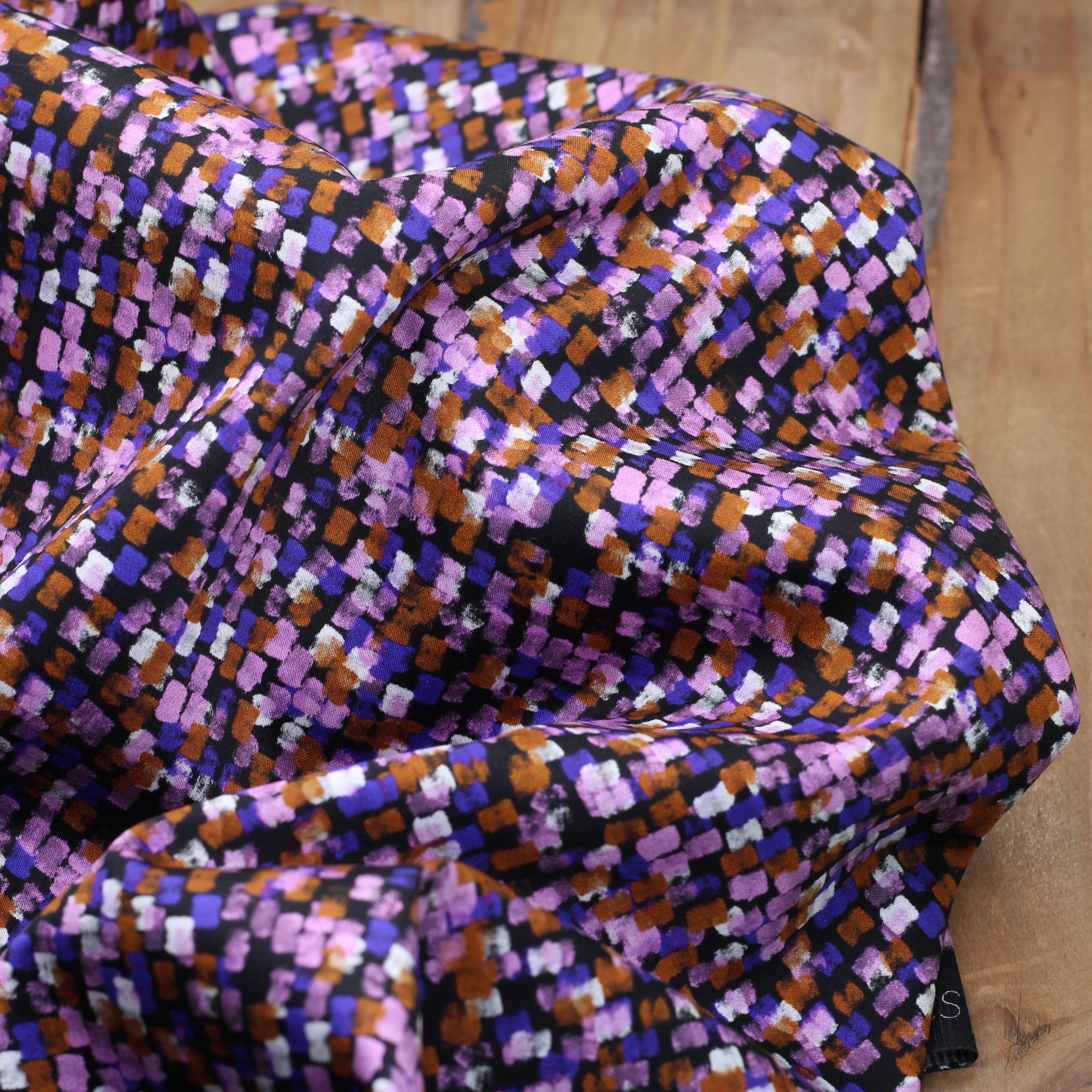 Tissu Satin de coton - CONFETTIS - Violet/Noir (Vendu x10cm) Tissus Sélection Gaspard & Léonie | Gaspard et Léonie Tissus en ligne et Mercerie à Toulouse
