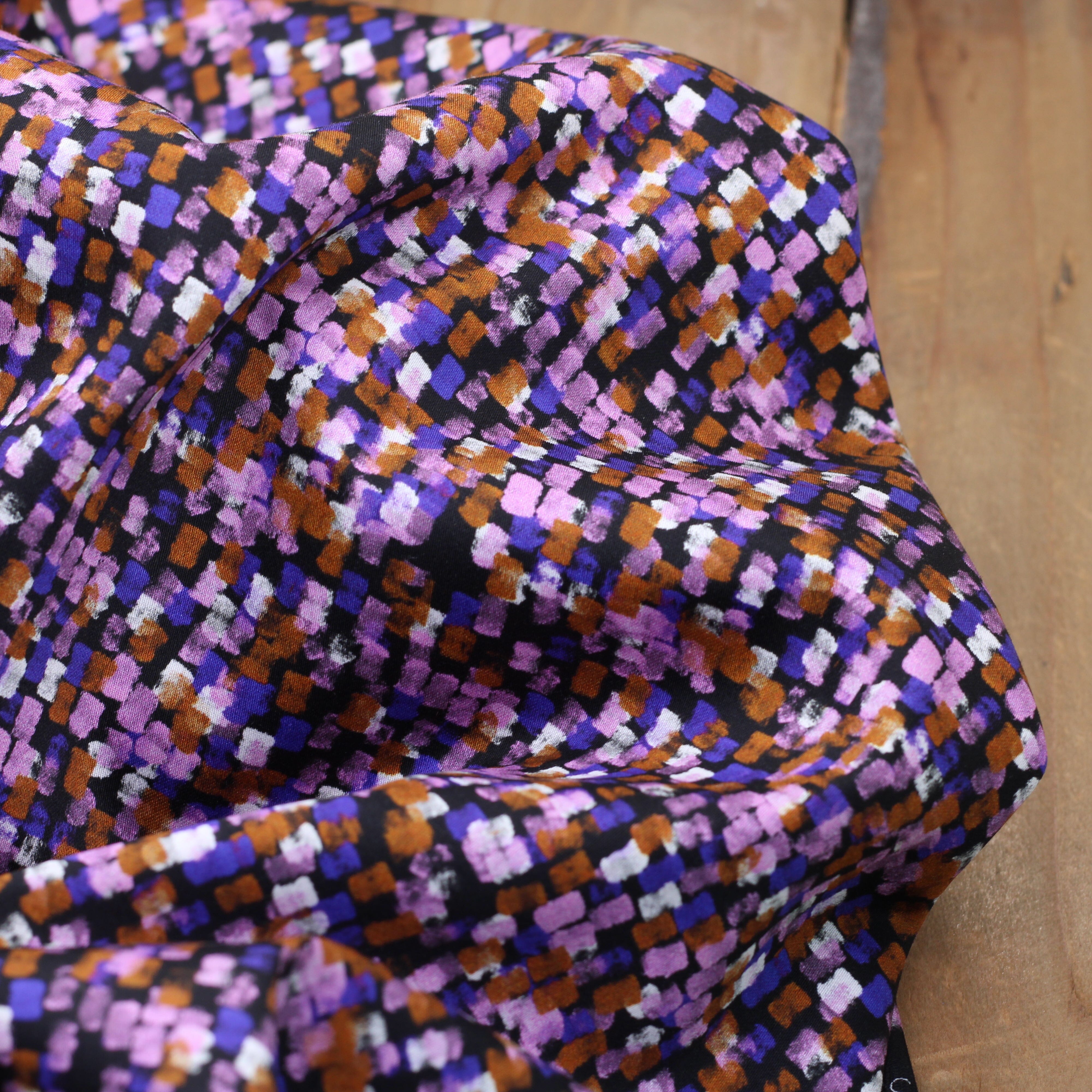 Tissu Satin de coton - CONFETTIS - Violet/Noir (Vendu x10cm) Tissus Sélection Gaspard & Léonie | Gaspard et Léonie Tissus en ligne et Mercerie à Toulouse