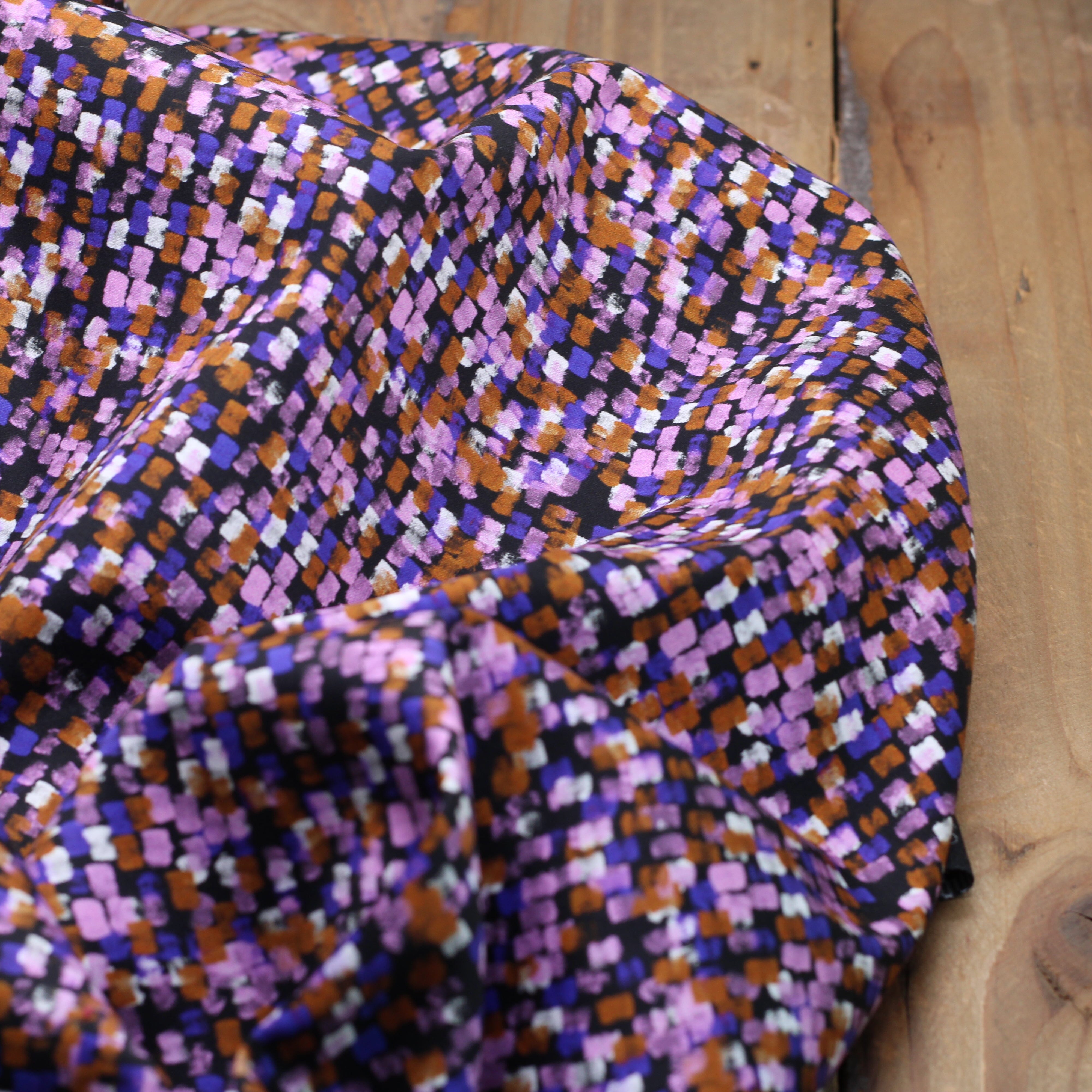 Tissu Satin de coton - CONFETTIS - Violet/Noir (Vendu x10cm) Tissus Sélection Gaspard & Léonie | Gaspard et Léonie Tissus en ligne et Mercerie à Toulouse
