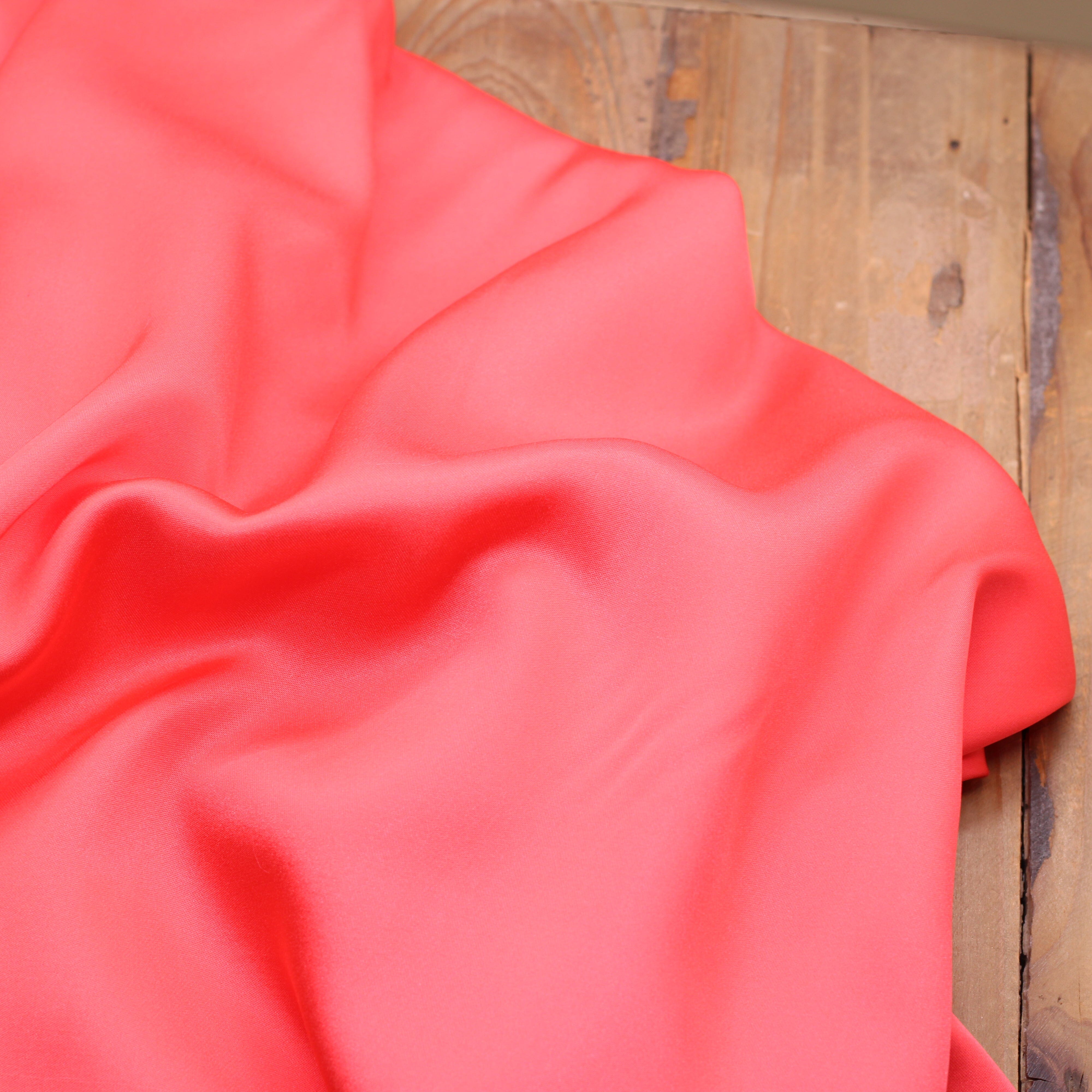 Tissu satin de viscose - Corail (Vendu x10cm) Tissus Sélection Gaspard & Léonie | Gaspard et Léonie Tissus en ligne et Mercerie à Toulouse