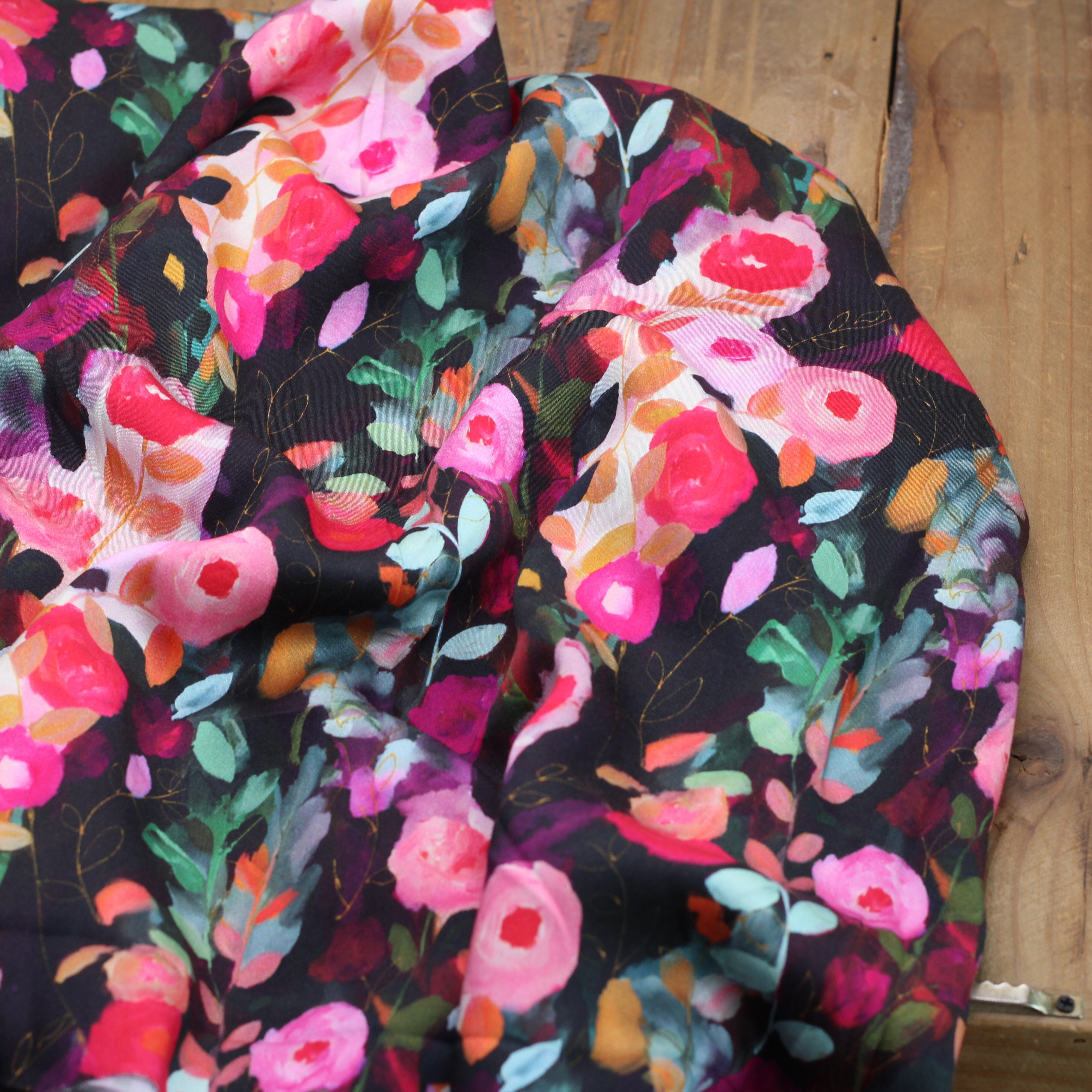 Tissu Satin de Viscose Fleurie - SONIA - Noir (vendu x10cm) Tissus Sélection Gaspard & Léonie | Gaspard et Léonie Tissus en ligne et Mercerie à Toulouse