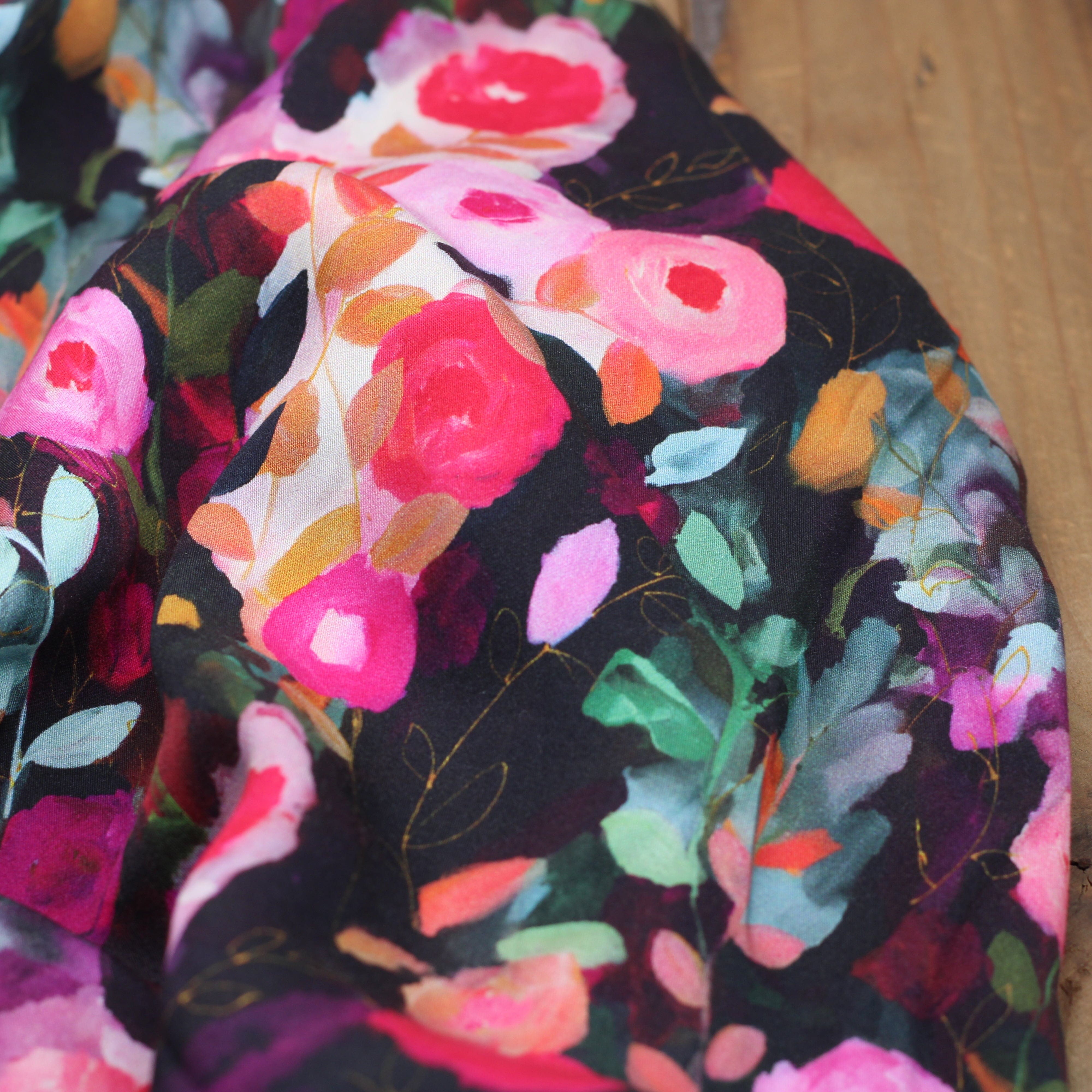 Tissu Satin de Viscose Fleurie - SONIA - Noir (vendu x10cm) Tissus Sélection Gaspard & Léonie | Gaspard et Léonie Tissus en ligne et Mercerie à Toulouse