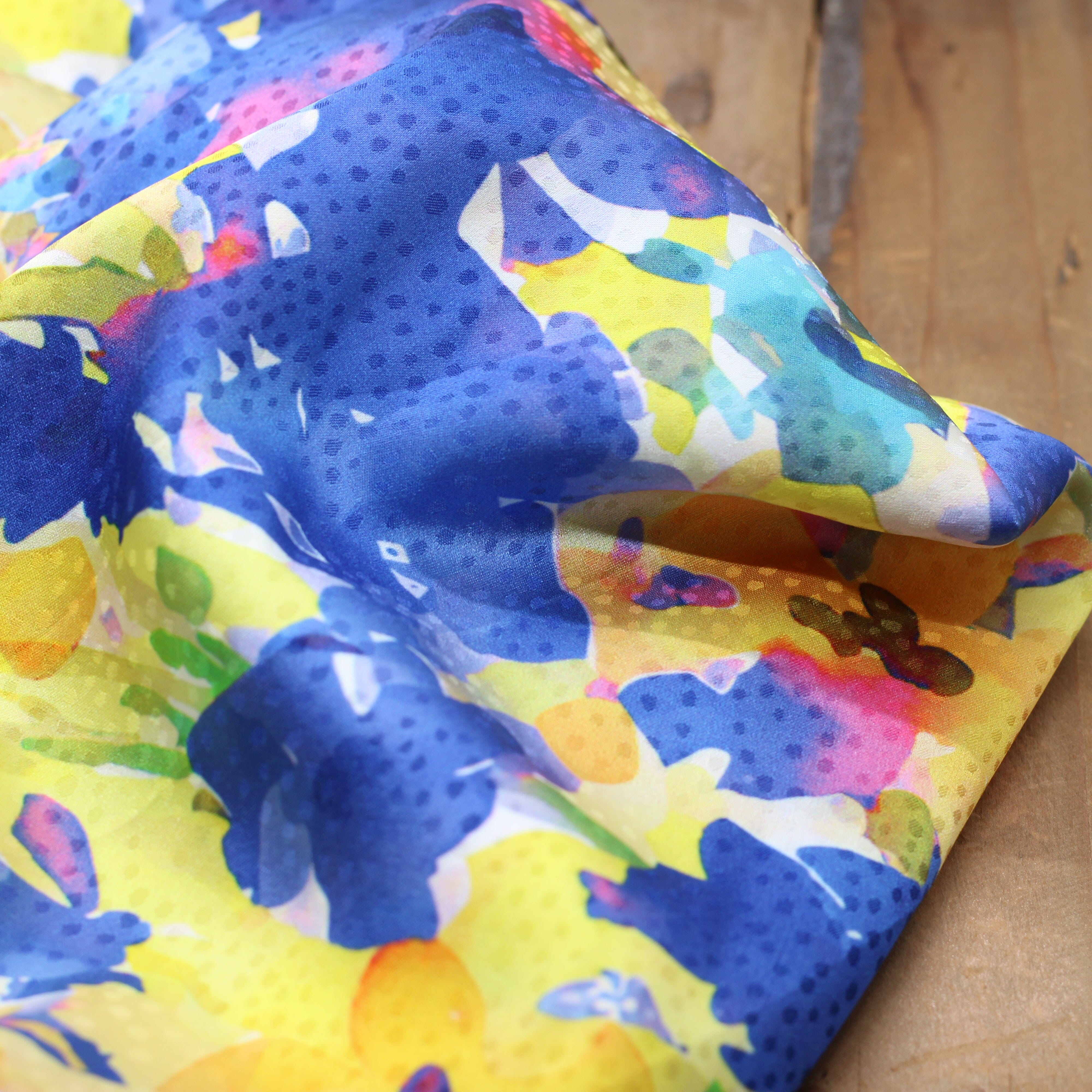 Tissu satin fleuri - EUGENIE - Jaune/Bleu (Vendu x10cm) Tissus Sélection Gaspard & Léonie | Gaspard et Léonie Tissus en ligne et Mercerie à Toulouse