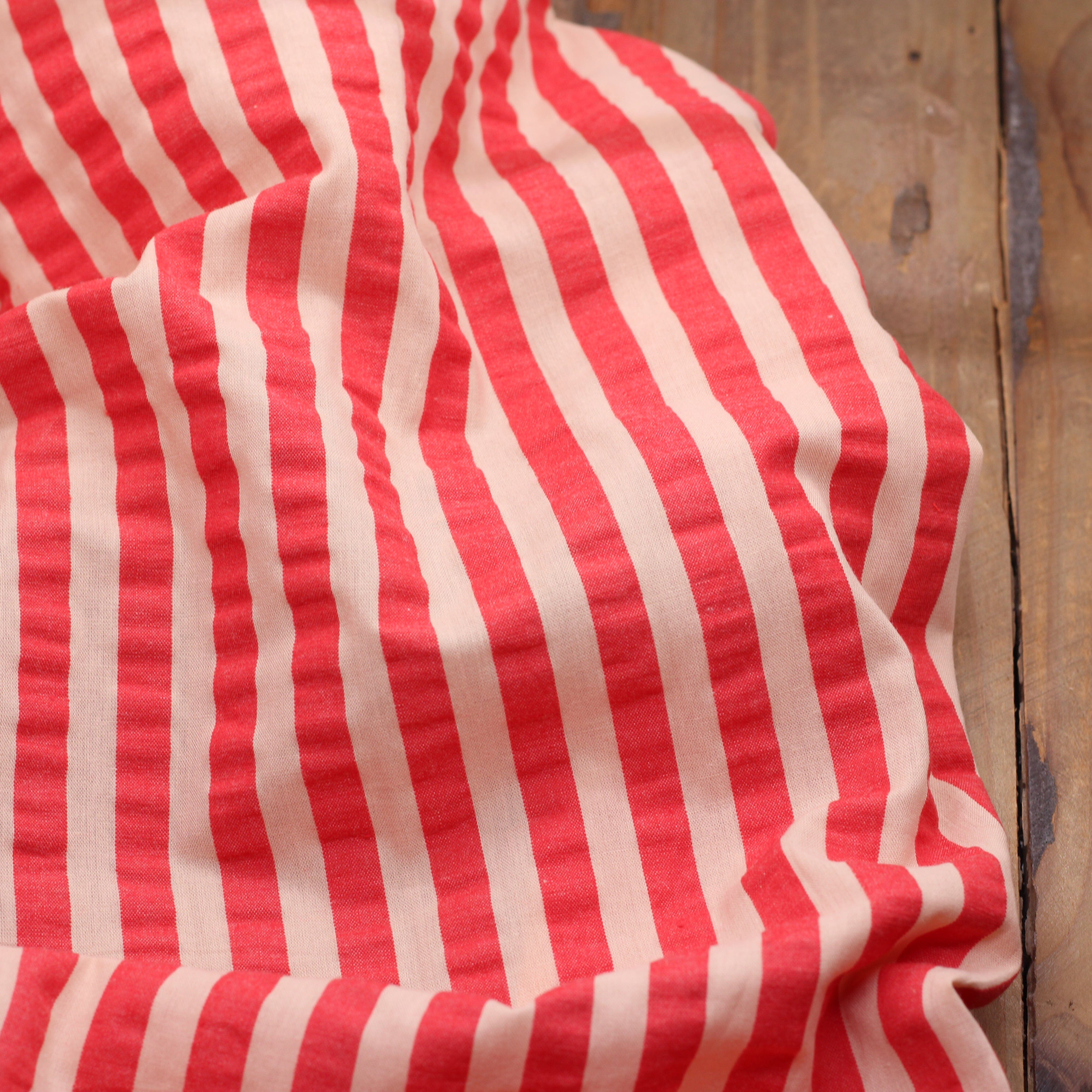 Tissu Seersucker Stripes - TOM - Abricot / Cerise (Vendu x10cm) Tissus DOMOTEX | Gaspard et Léonie Tissus en ligne et Mercerie à Toulouse