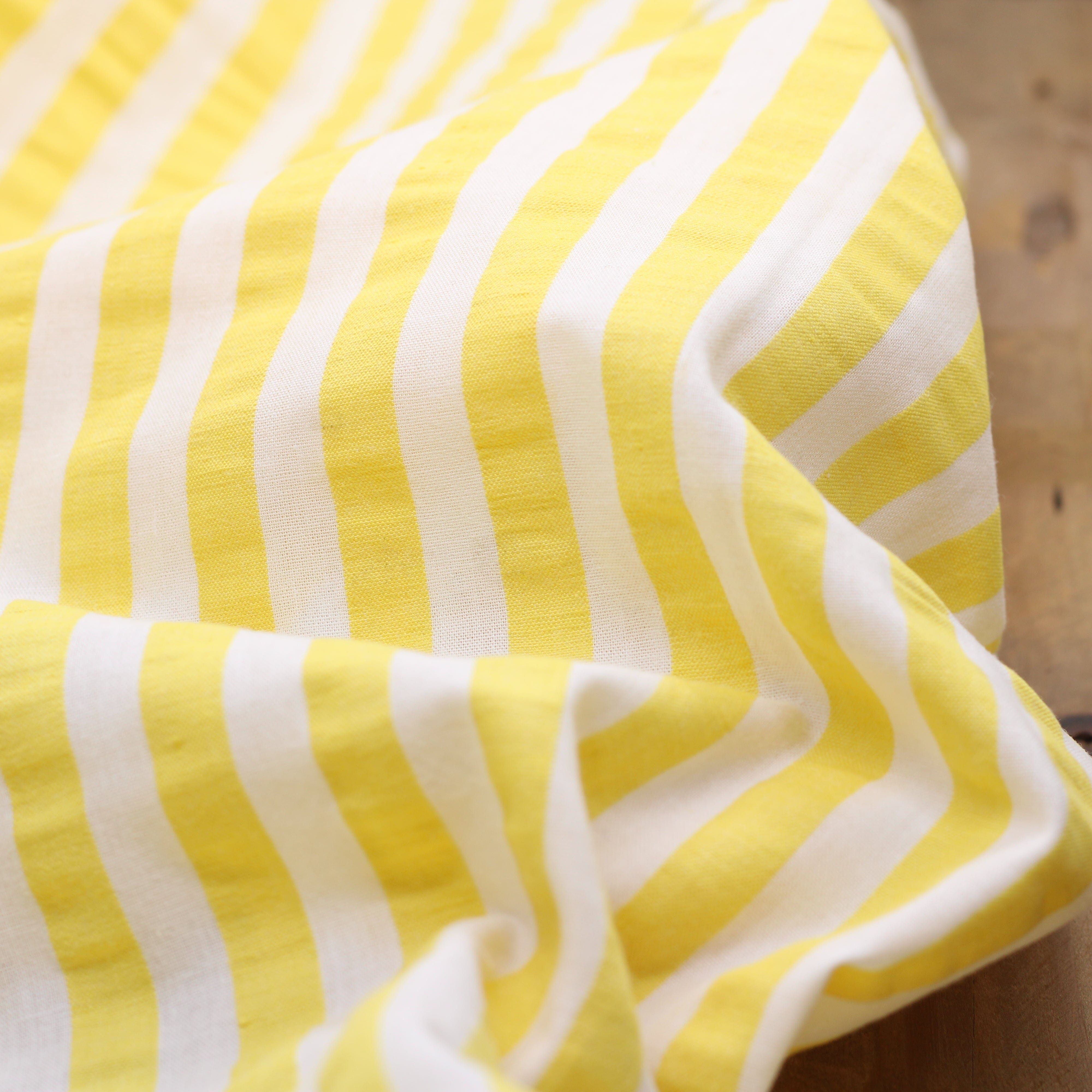 Tissu Seersucker Stripes - TOM - Blanc / Jaune (Vendu x10cm) Tissus DOMOTEX | Gaspard et Léonie Tissus en ligne et Mercerie à Toulouse