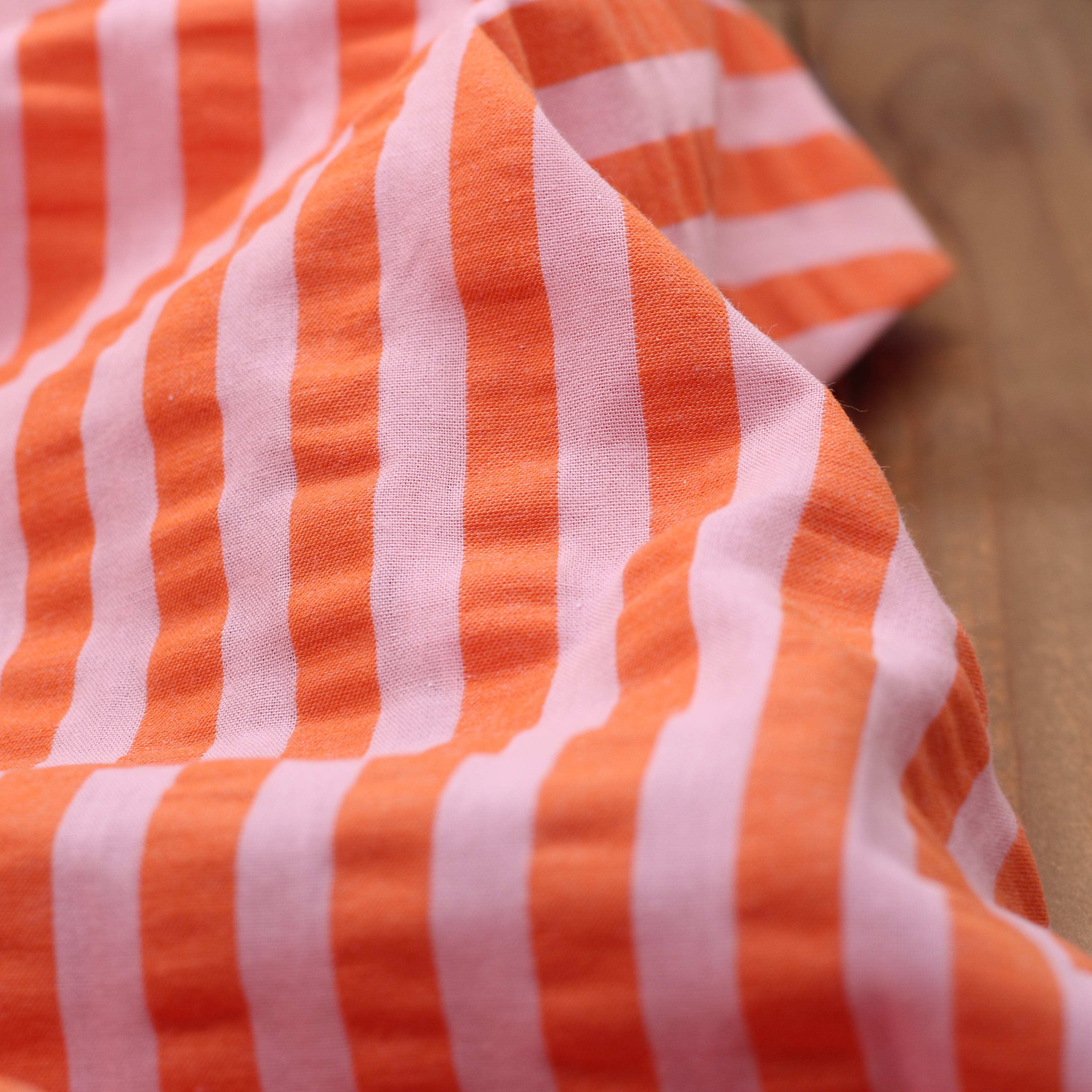 Tissu Seersucker Stripes - TOM - Rose / Tangerine (Vendu x10cm) Tissus DOMOTEX | Gaspard et Léonie Tissus en ligne et Mercerie à Toulouse