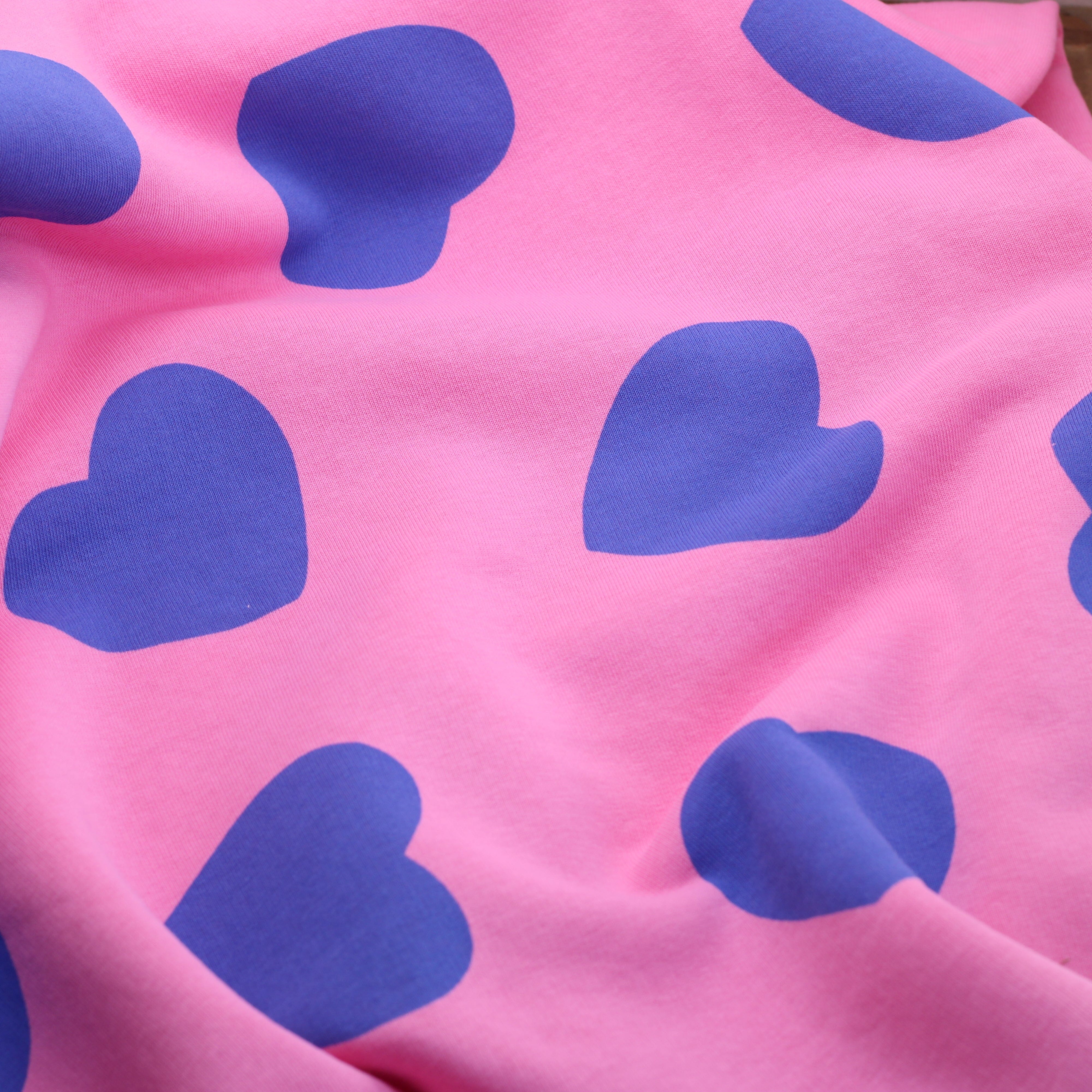 Tissu Sweat Coeurs Bleus - Rose (Vendu x10cm) Tissus Sélection Gaspard & Léonie | Gaspard et Léonie Tissus en ligne et Mercerie à Toulouse
