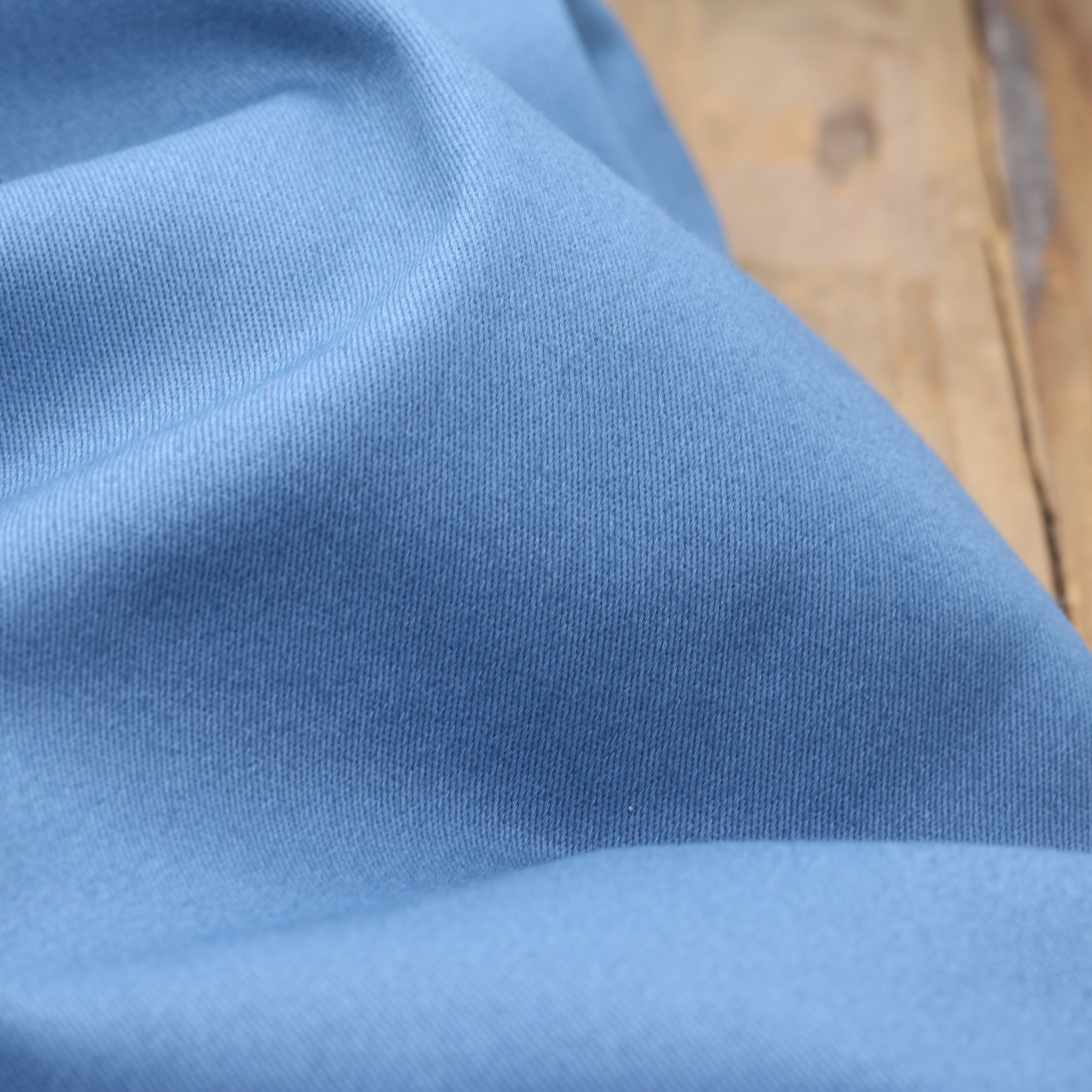 Tissu Twill de coton brossé stretch - CHINO - Bleu denim (Vendu par 10cm) Tissus Sélection Gaspard & Léonie | Gaspard et Léonie Tissus en ligne et Mercerie à Toulouse