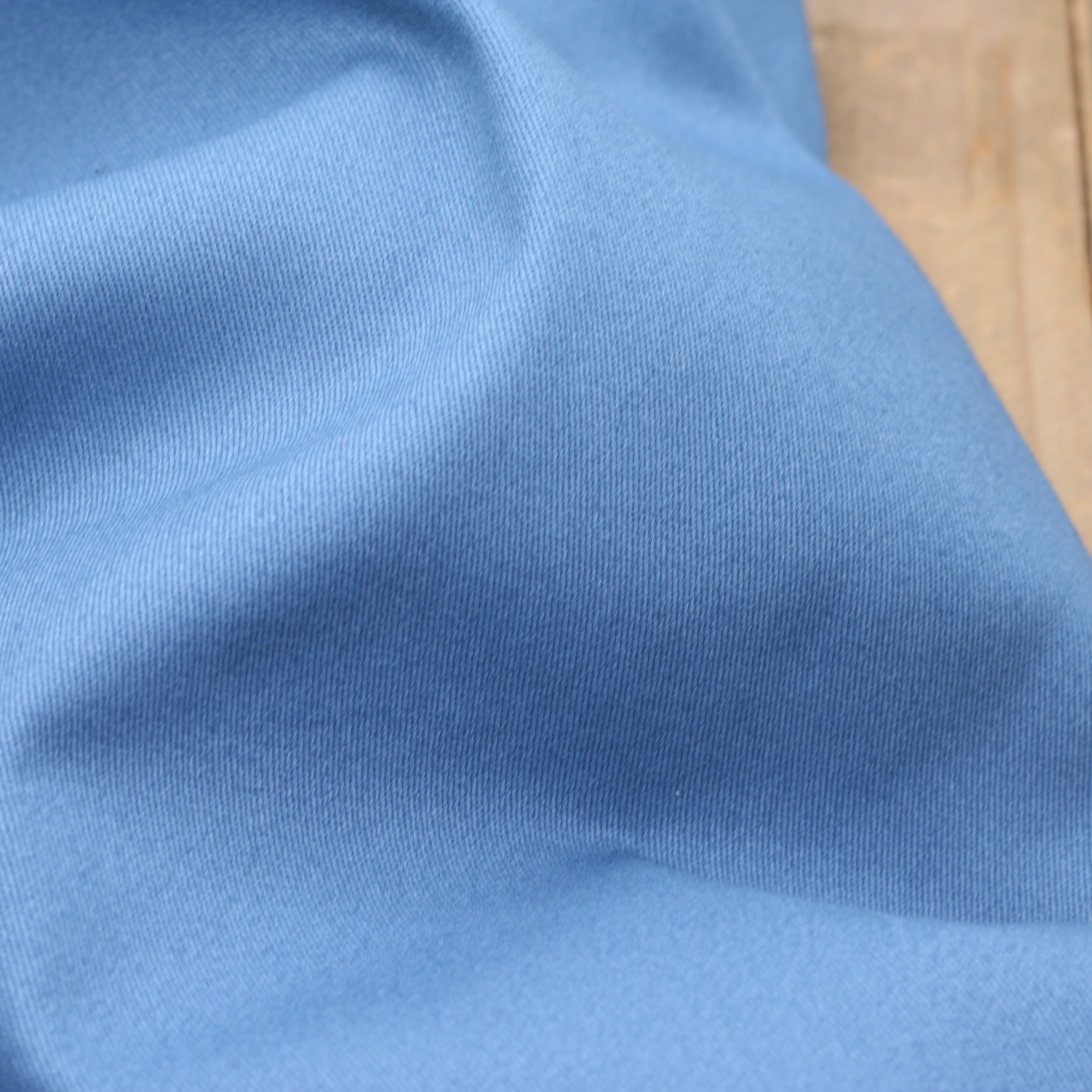 Tissu Twill de coton brossé stretch - CHINO - Bleu denim (Vendu par 10cm) Tissus Sélection Gaspard & Léonie | Gaspard et Léonie Tissus en ligne et Mercerie à Toulouse