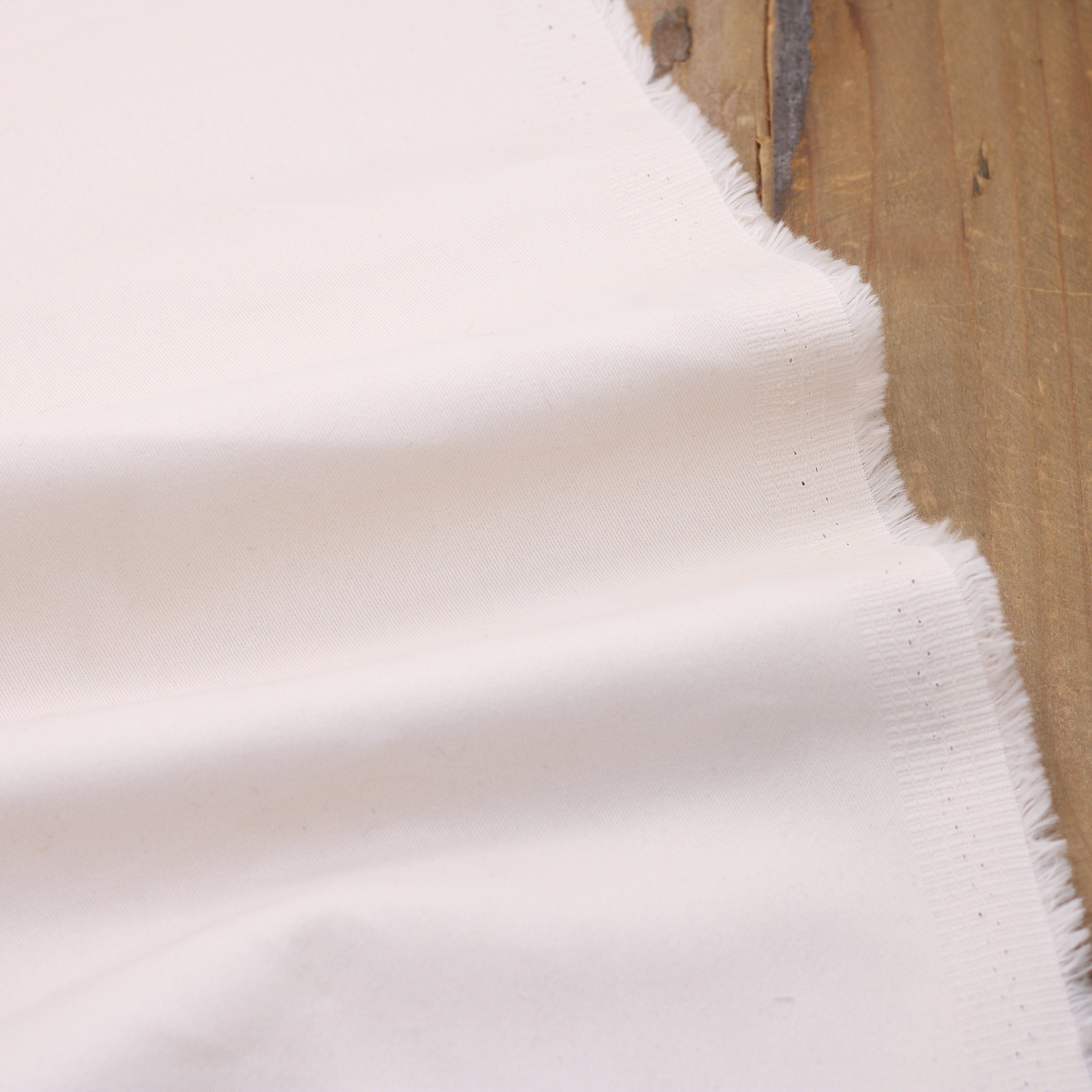 Tissu Twill de coton brossé stretch - CHINO - Ecru (Vendu par 10cm) Tissus Sélection Gaspard & Léonie | Gaspard et Léonie Tissus en ligne et Mercerie à Toulouse