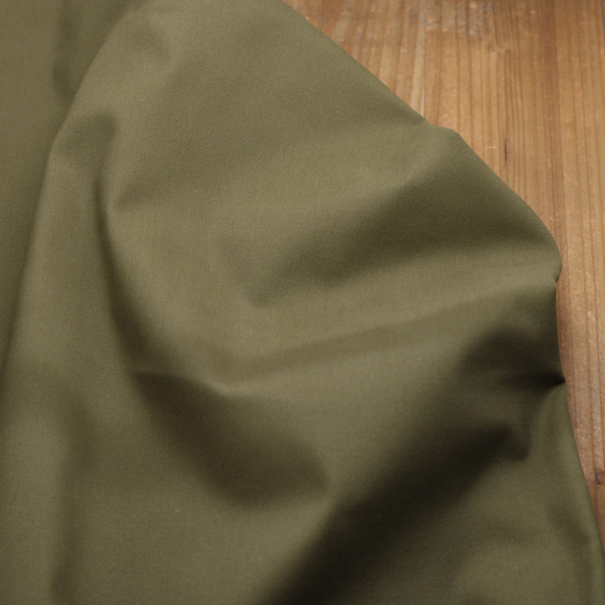 Tissu Twill de coton brossé stretch - CHINO - Vert Kaki (Vendu par 10cm) Tissus Sélection Gaspard & Léonie | Gaspard et Léonie Tissus en ligne et Mercerie à Toulouse