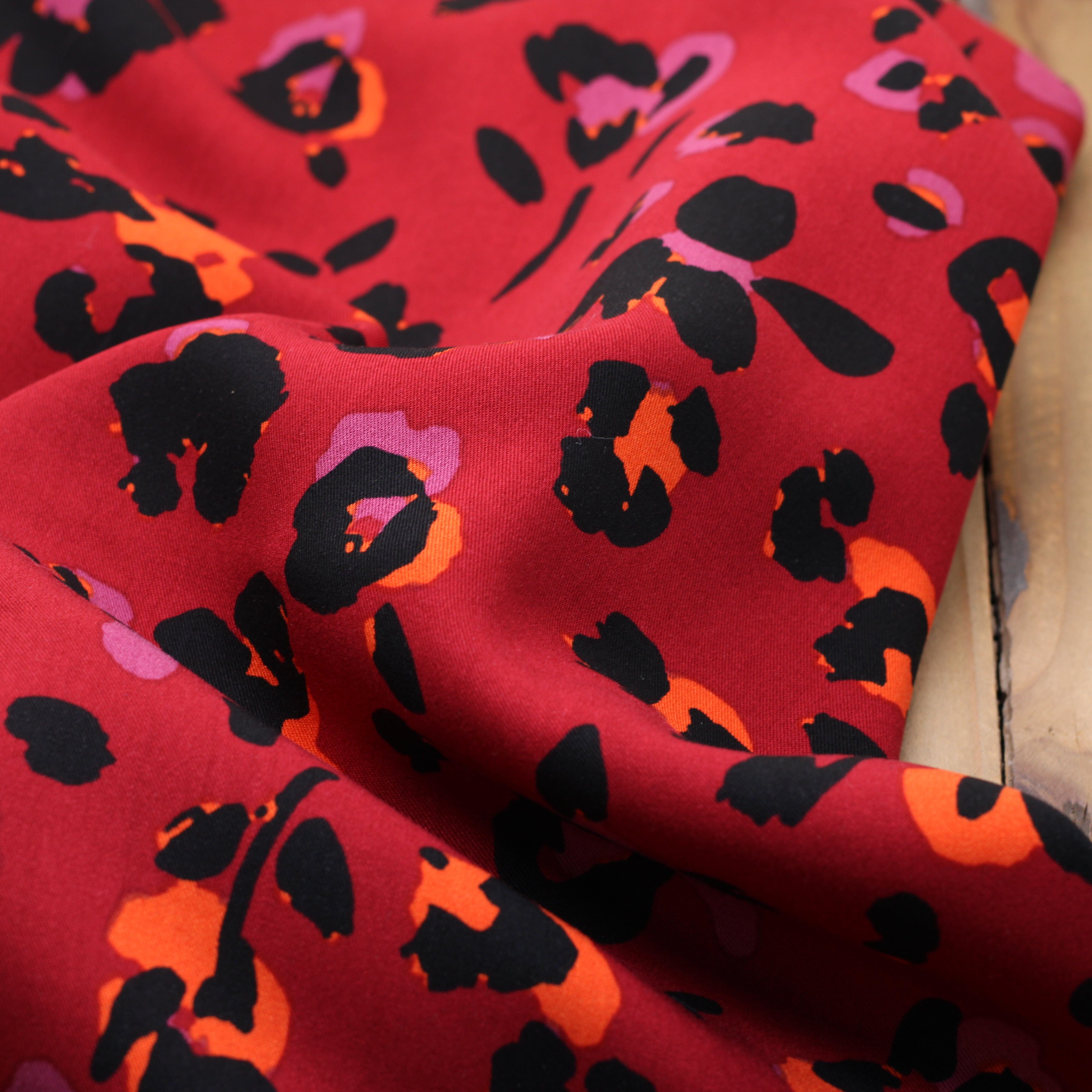 Tissu Twill de viscose - LEOPARD - Rouge (Vendu x10cm) Tissus Sélection Gaspard & Léonie | Gaspard et Léonie Tissus en ligne et Mercerie à Toulouse