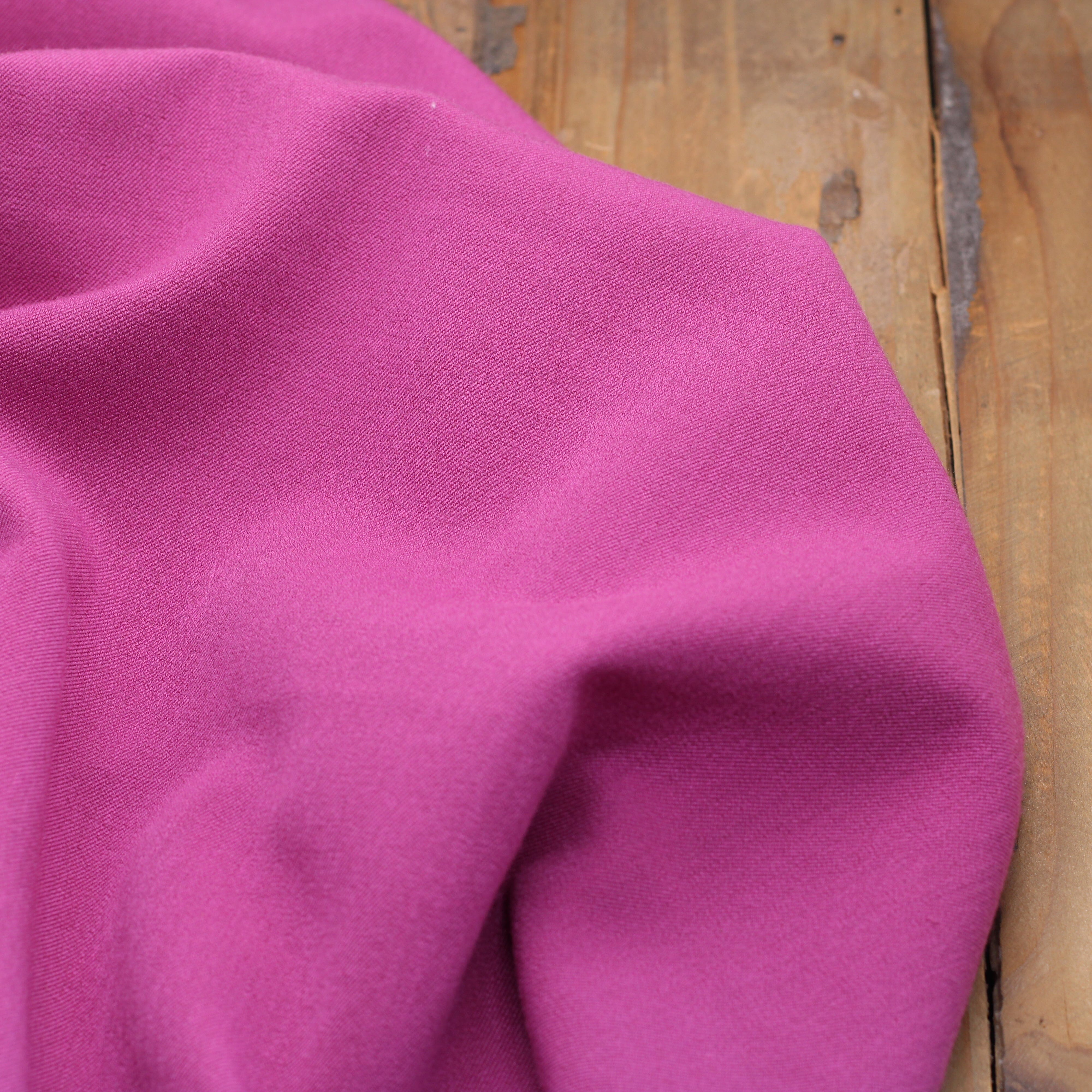 Tissu Twill Uni Stretch- Rose fuschia (Vendu x10cm) Tissus Sélection Gaspard & Léonie | Gaspard et Léonie Tissus en ligne et Mercerie à Toulouse