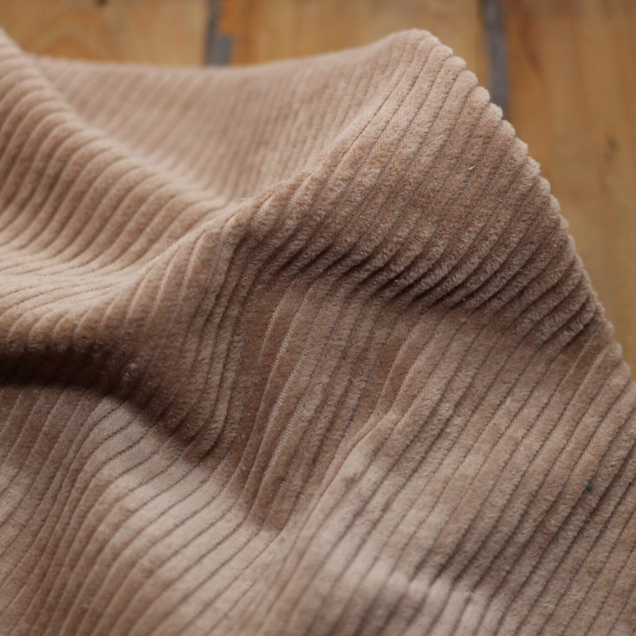 Tissu Velours Grosses côtes - Beige Foncé/Marron clair (vendu x10cm) Tissus Sélection Gaspard & Léonie | Gaspard et Léonie Tissus en ligne et Mercerie à Toulouse