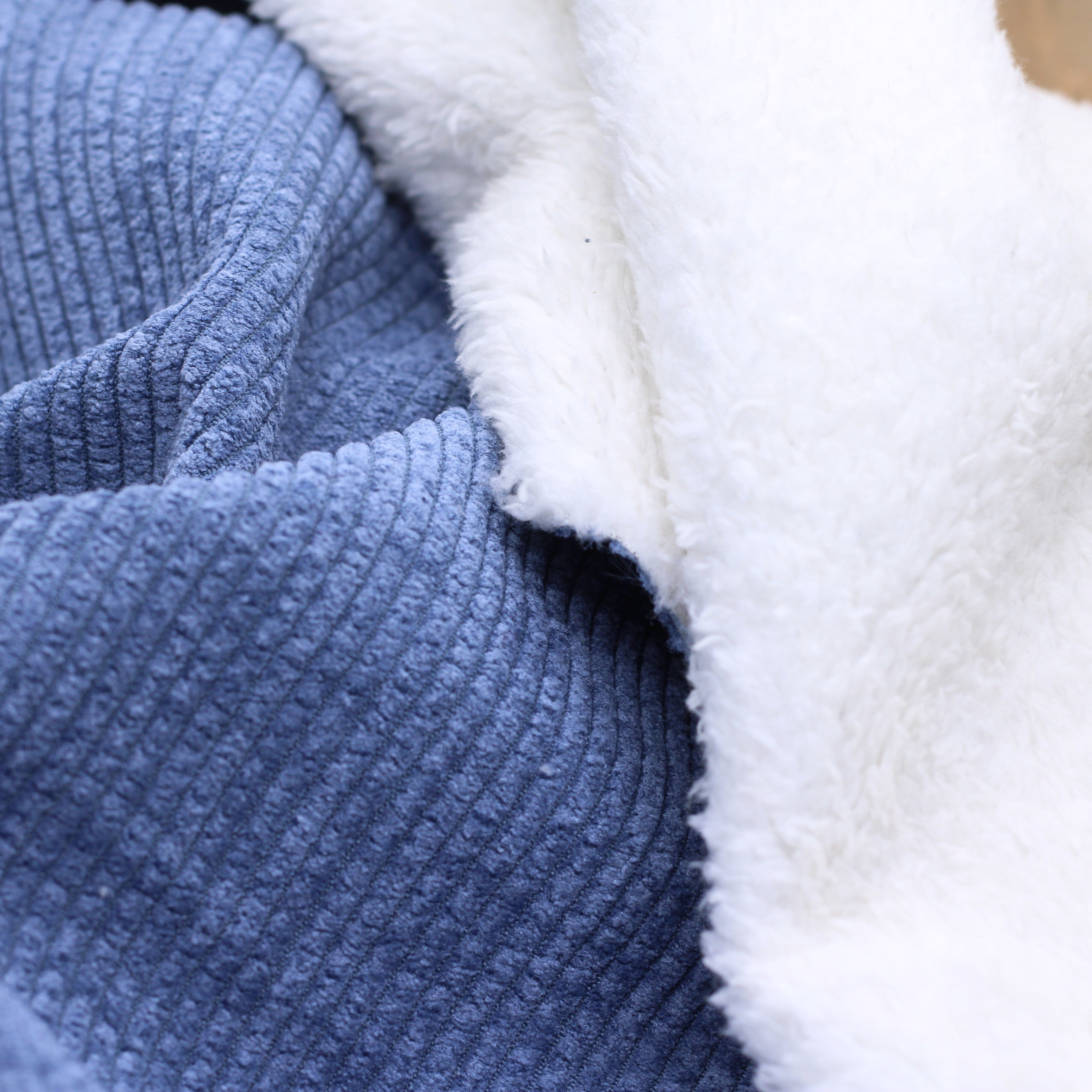 Tissu Velours Grosses côtes doublé fourrure - Bleu denim (vendu x10cm) Tissus Sélection Gaspard & Léonie | Gaspard et Léonie Tissus en ligne et Mercerie à Toulouse