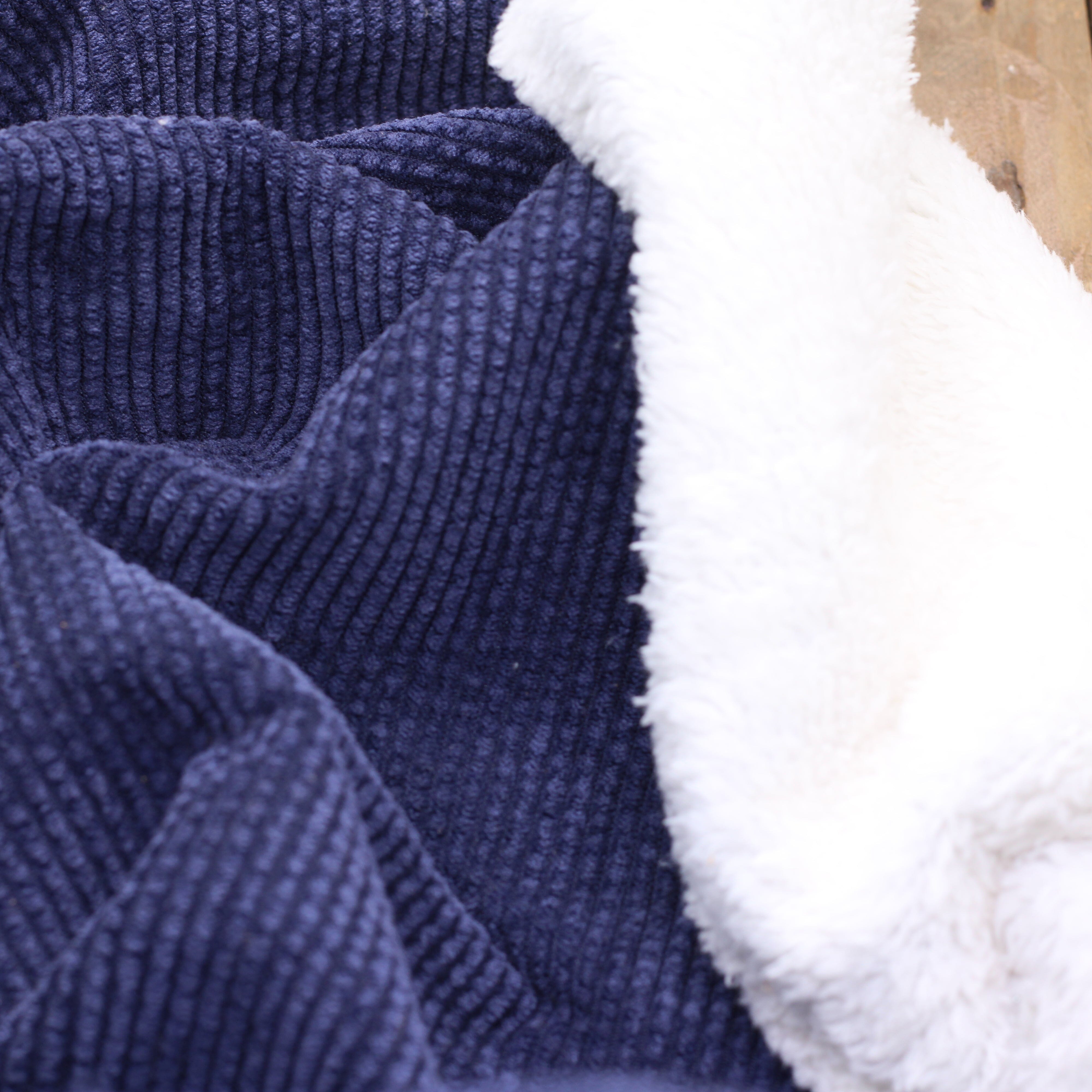 Tissu Velours Grosses côtes doublé fourrure - Marine (vendu x10cm) Tissus Sélection Gaspard & Léonie | Gaspard et Léonie Tissus en ligne et Mercerie à Toulouse