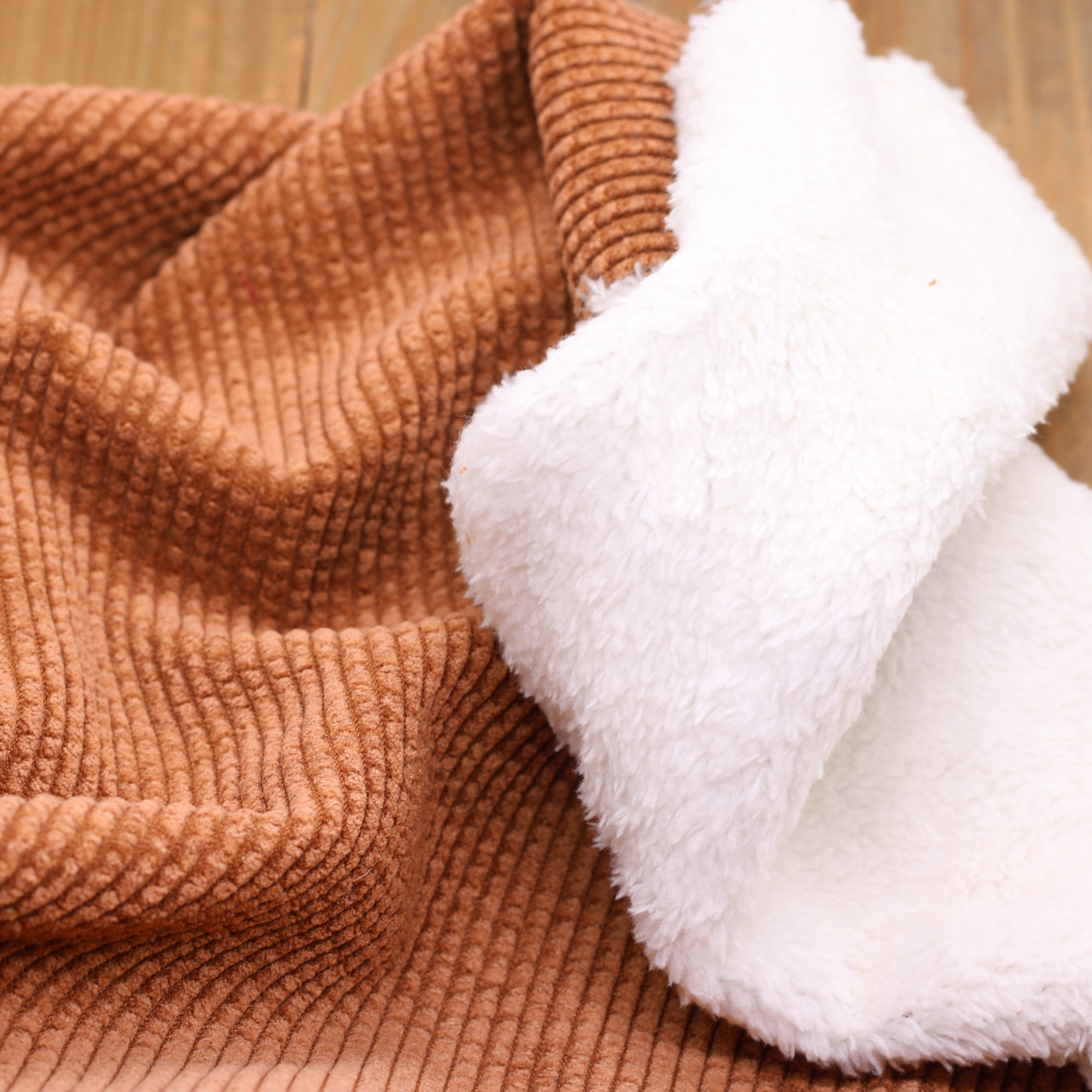 Tissu Velours Grosses côtes doublé fourrure - Marron (vendu x10cm) Tissus Sélection Gaspard & Léonie | Gaspard et Léonie Tissus en ligne et Mercerie à Toulouse