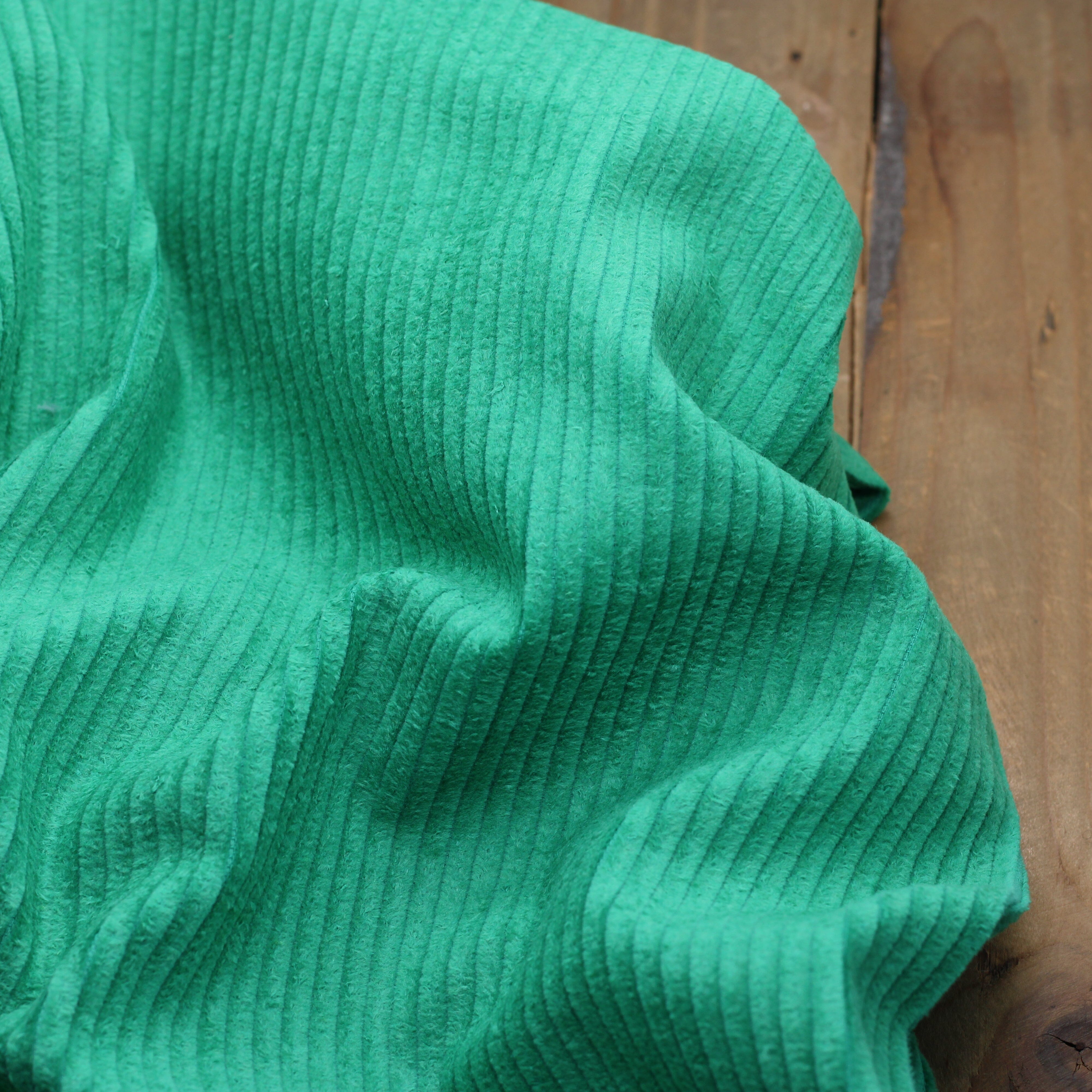 Tissu Velours Grosses côtes - Vert prairie (vendu x10cm) Tissus Sélection Gaspard & Léonie | Gaspard et Léonie Tissus en ligne et Mercerie à Toulouse