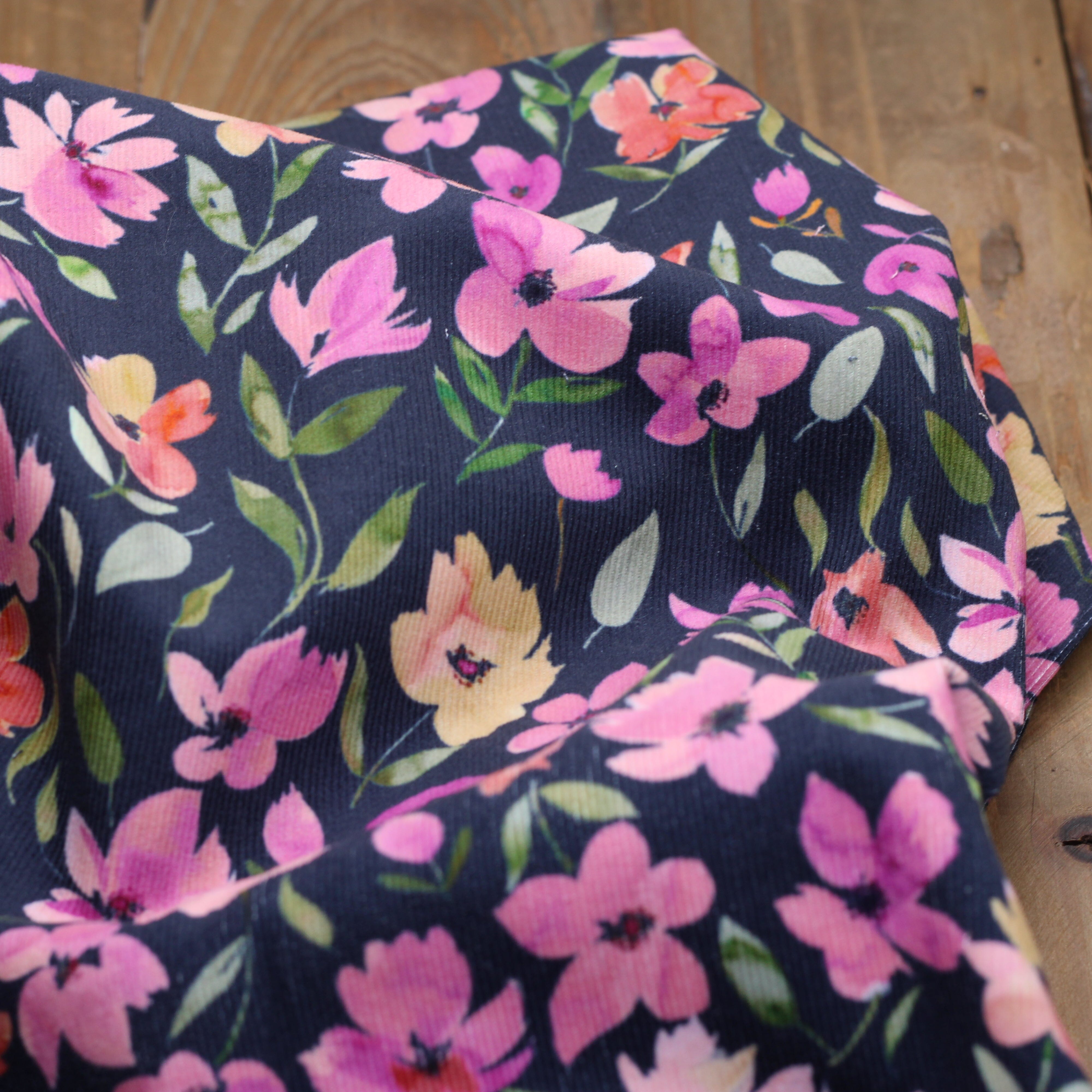 Tissu Velours milleraies -FLOWERS- Marine - POPPY DESIGNED FOR YOU (vendu x10cm) Tissus POPPY Designed For You | Gaspard et Léonie Tissus en ligne et Mercerie à Toulouse